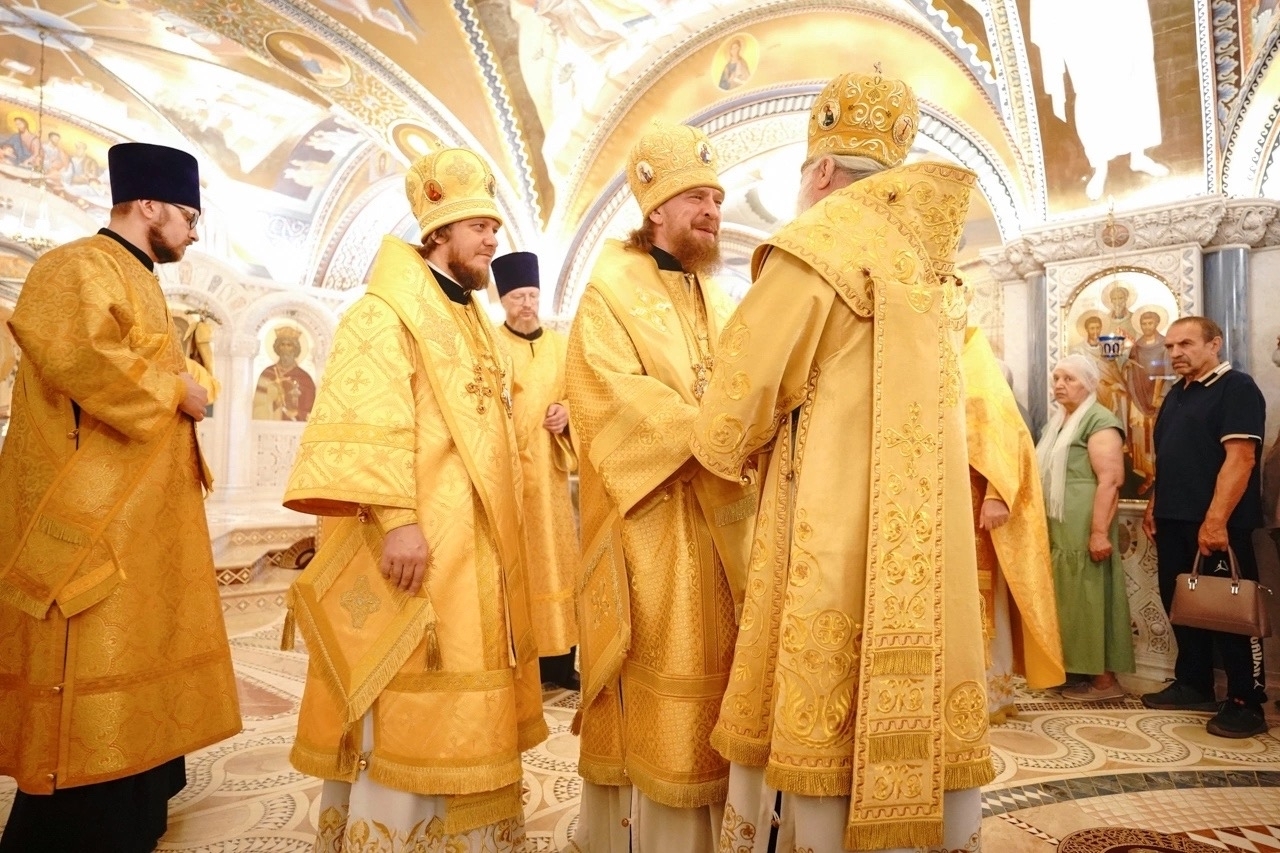 Литургия в кафедральном соборе Рождества Христова