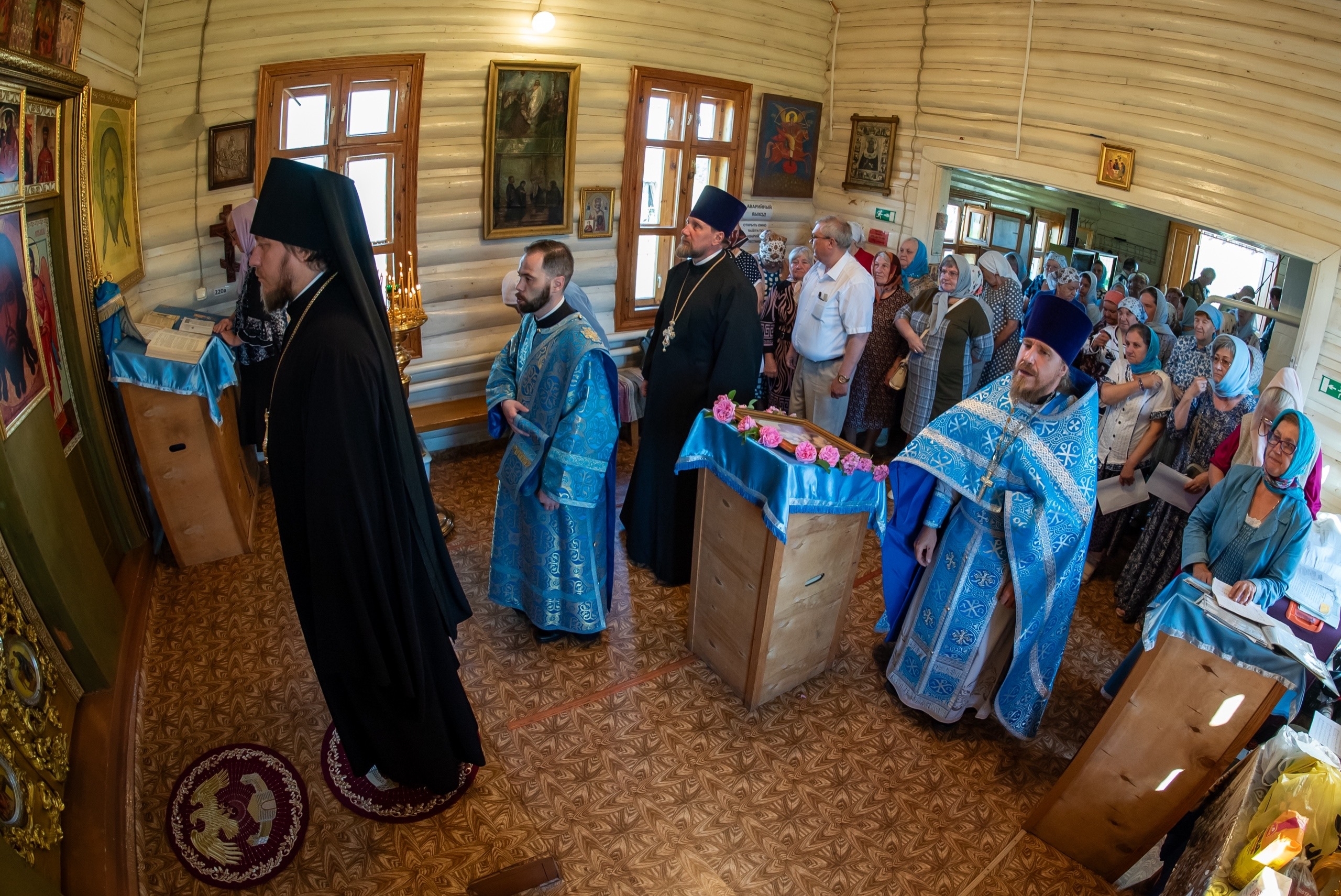 Литургия в храме Владимирской иконы Божией Матери