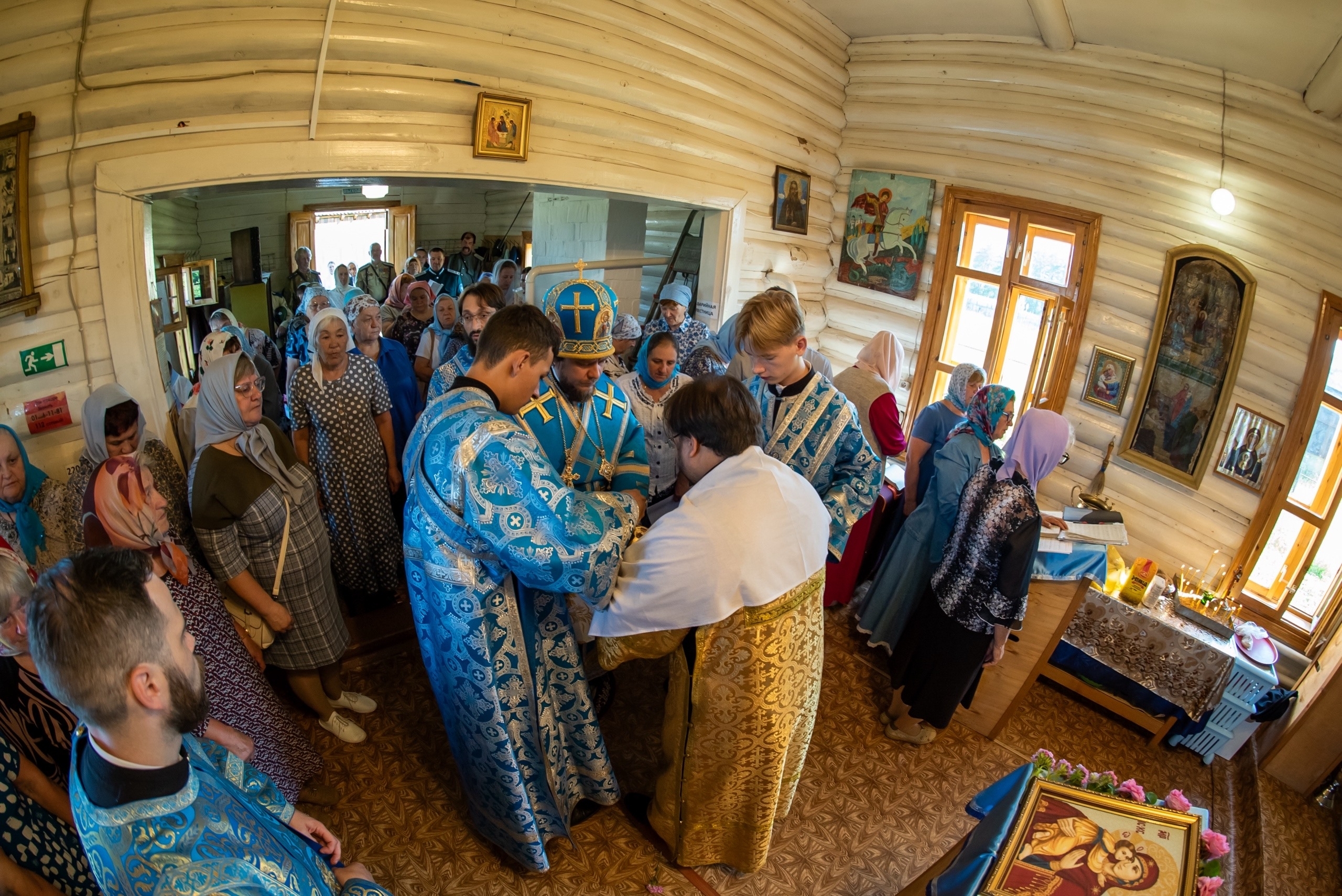 Литургия в храме Владимирской иконы Божией Матери