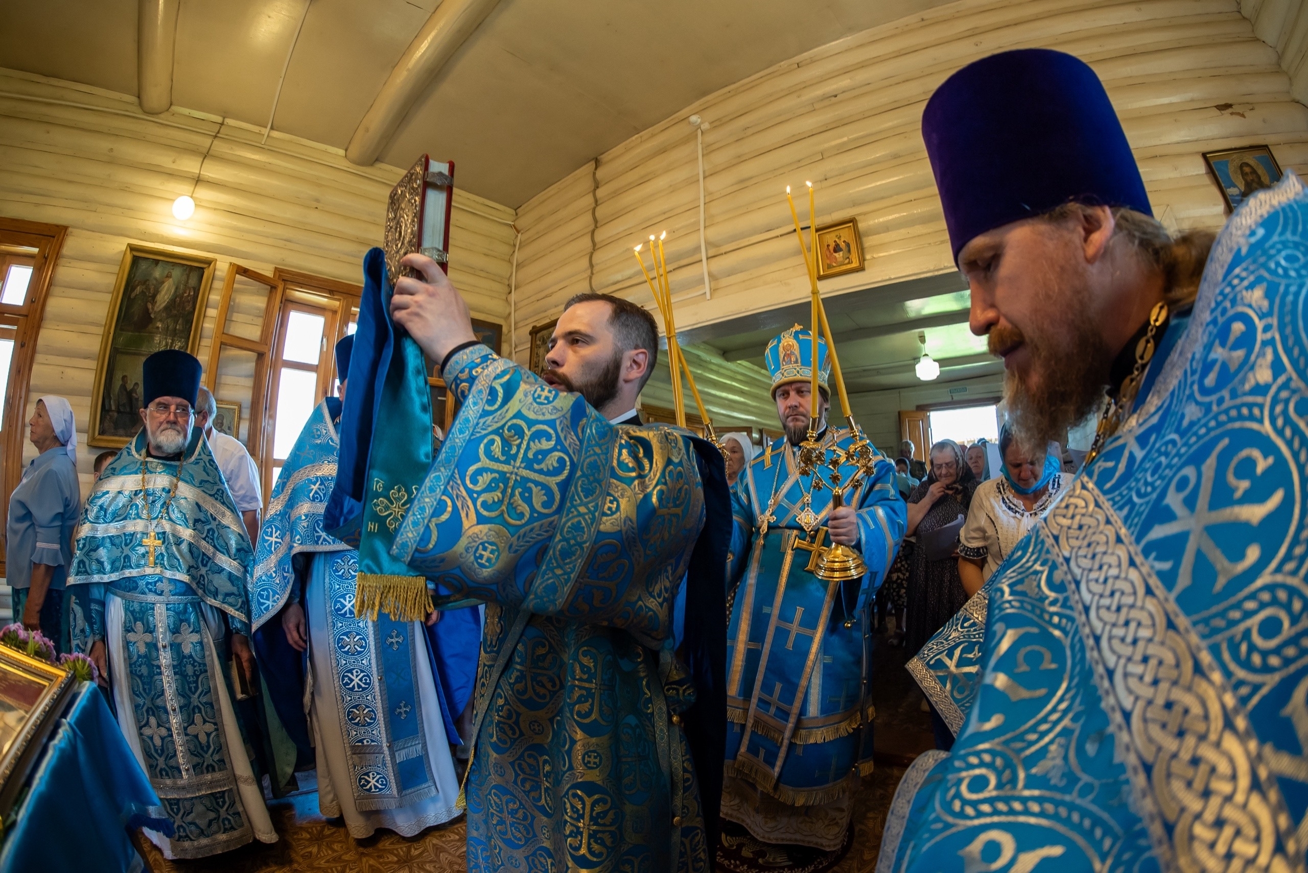 Литургия в храме Владимирской иконы Божией Матери