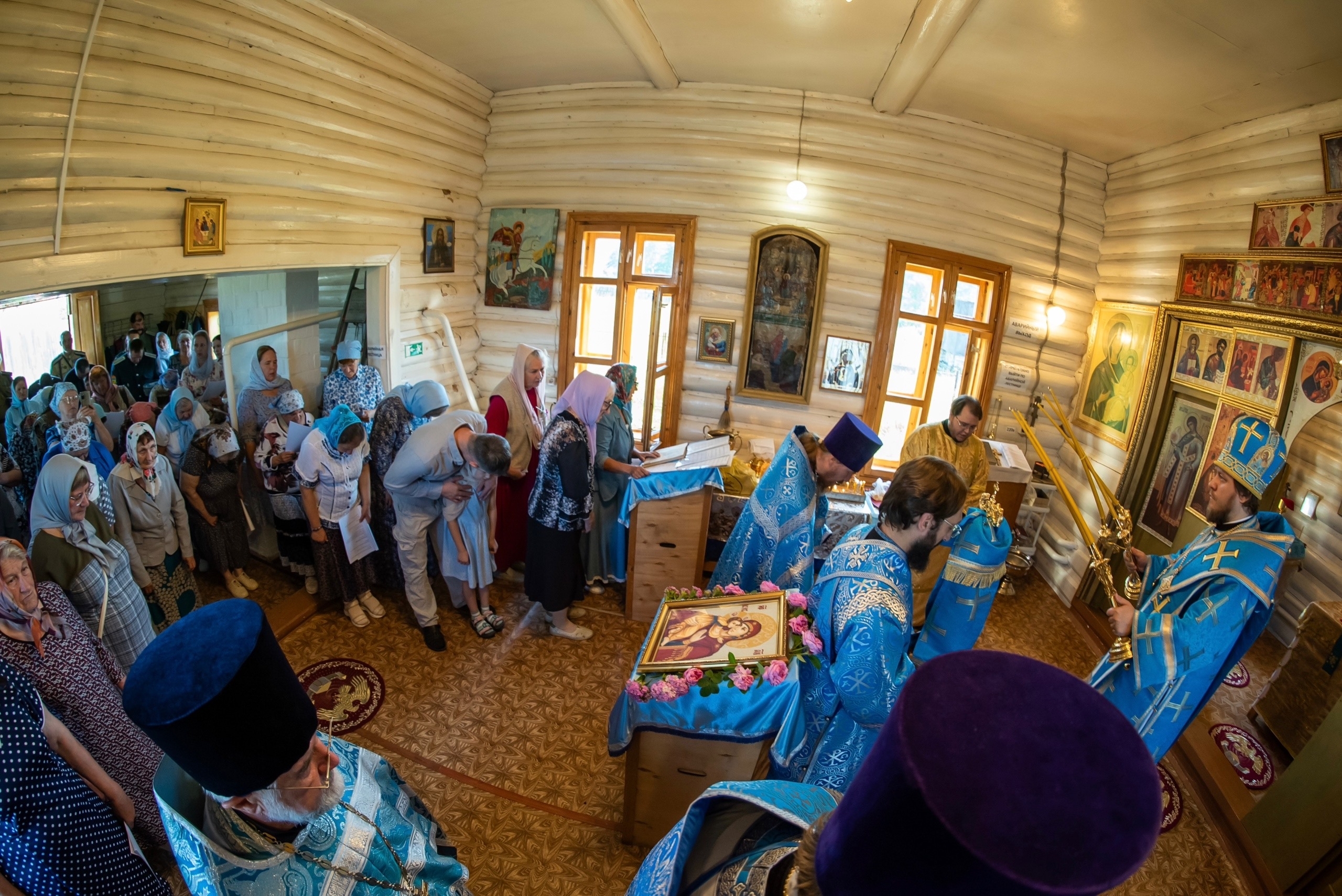 Литургия в храме Владимирской иконы Божией Матери
