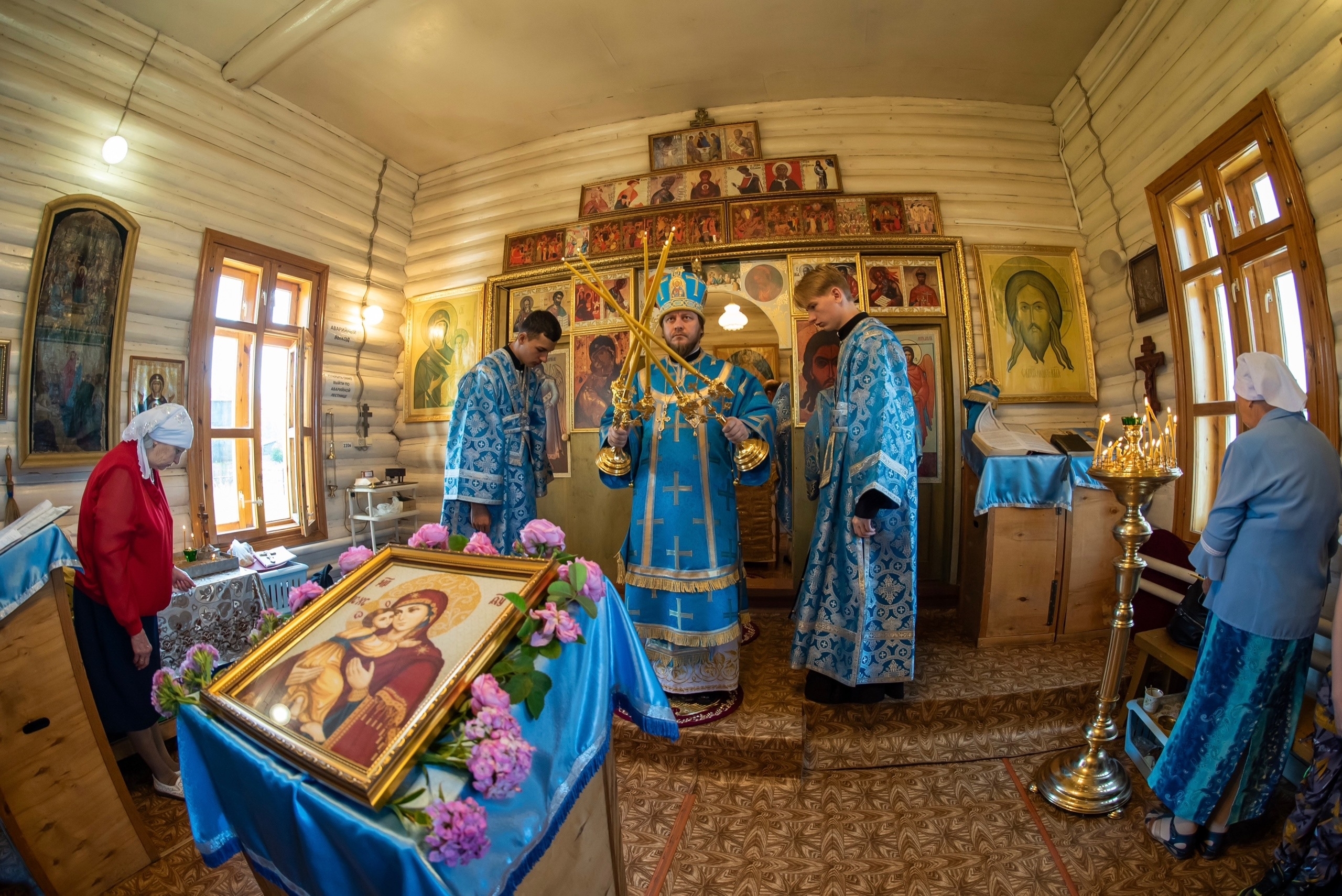Литургия в храме Владимирской иконы Божией Матери