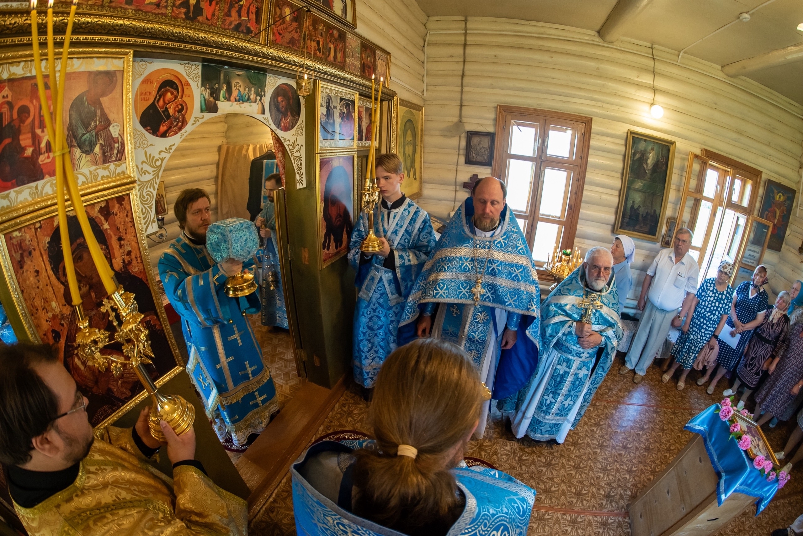 Литургия в храме Владимирской иконы Божией Матери