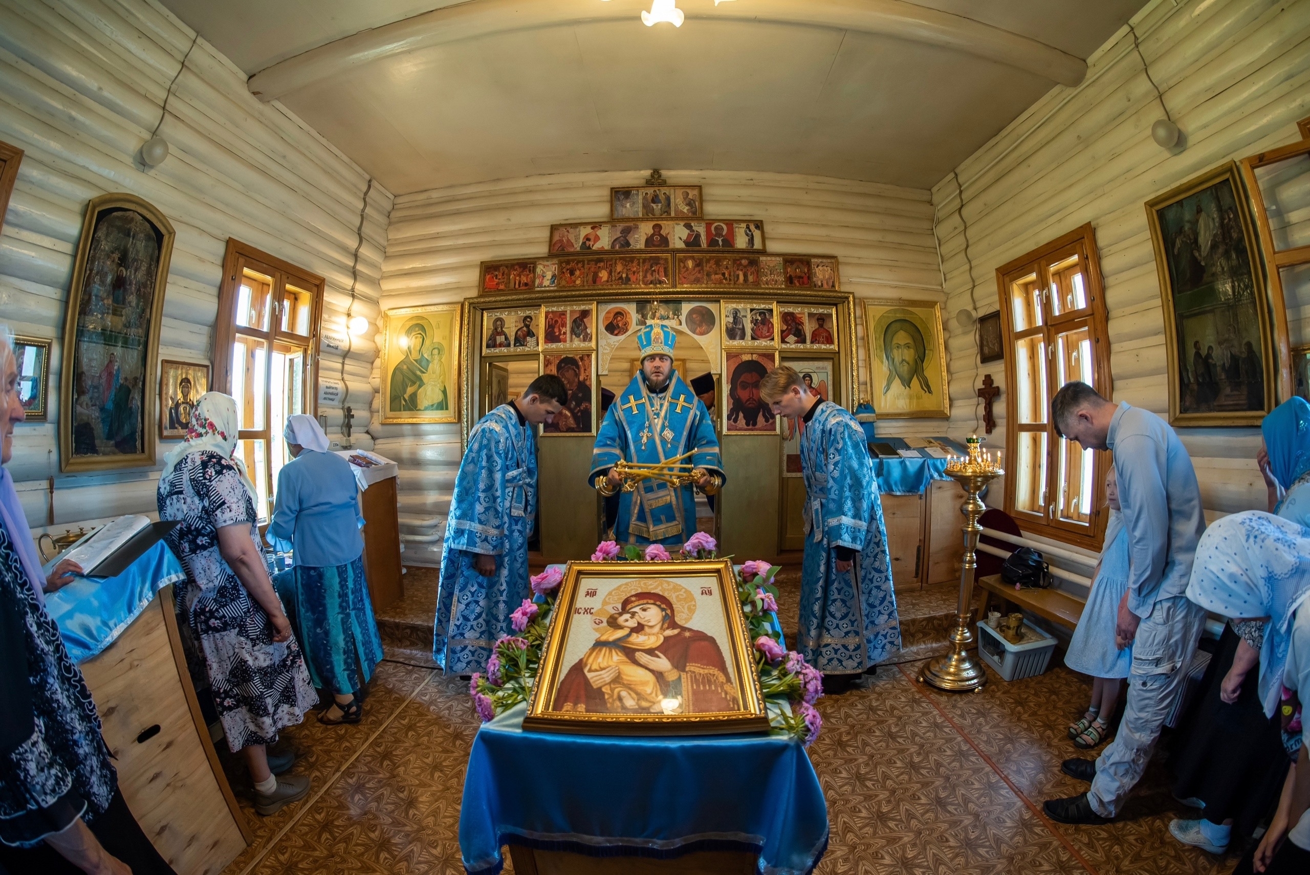 Литургия в храме Владимирской иконы Божией Матери
