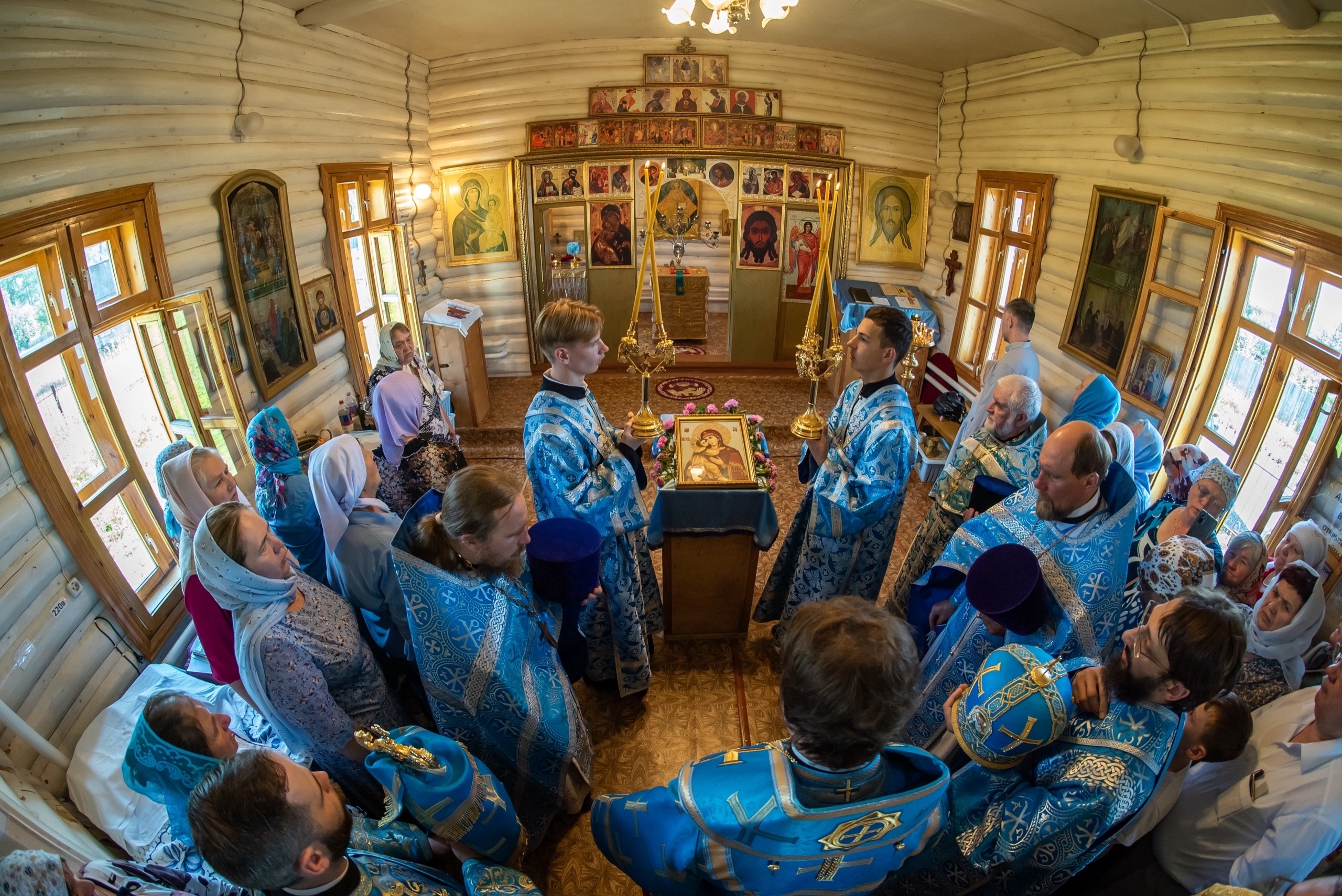 Литургия в храме Владимирской иконы Божией Матери
