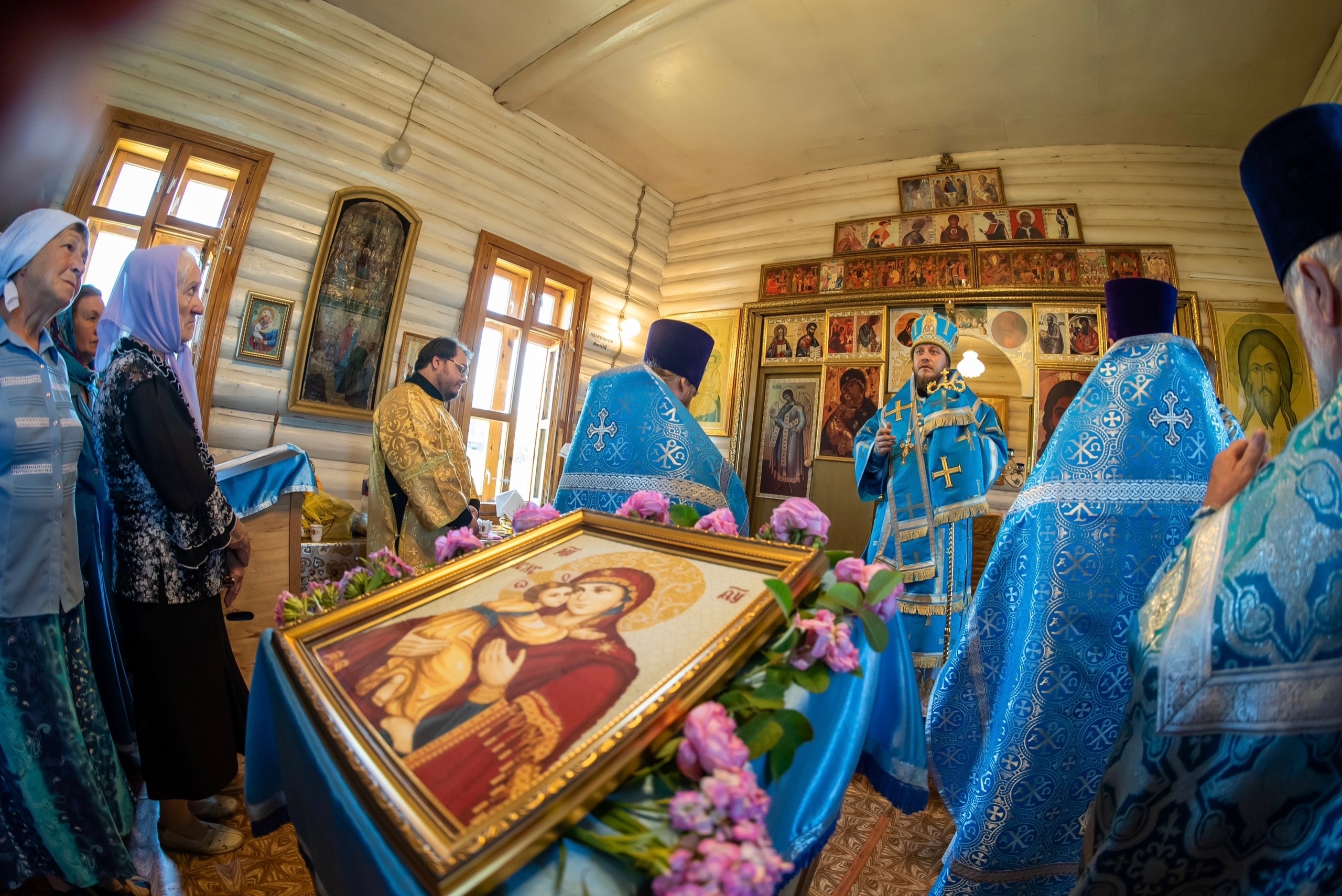 Литургия в храме Владимирской иконы Божией Матери