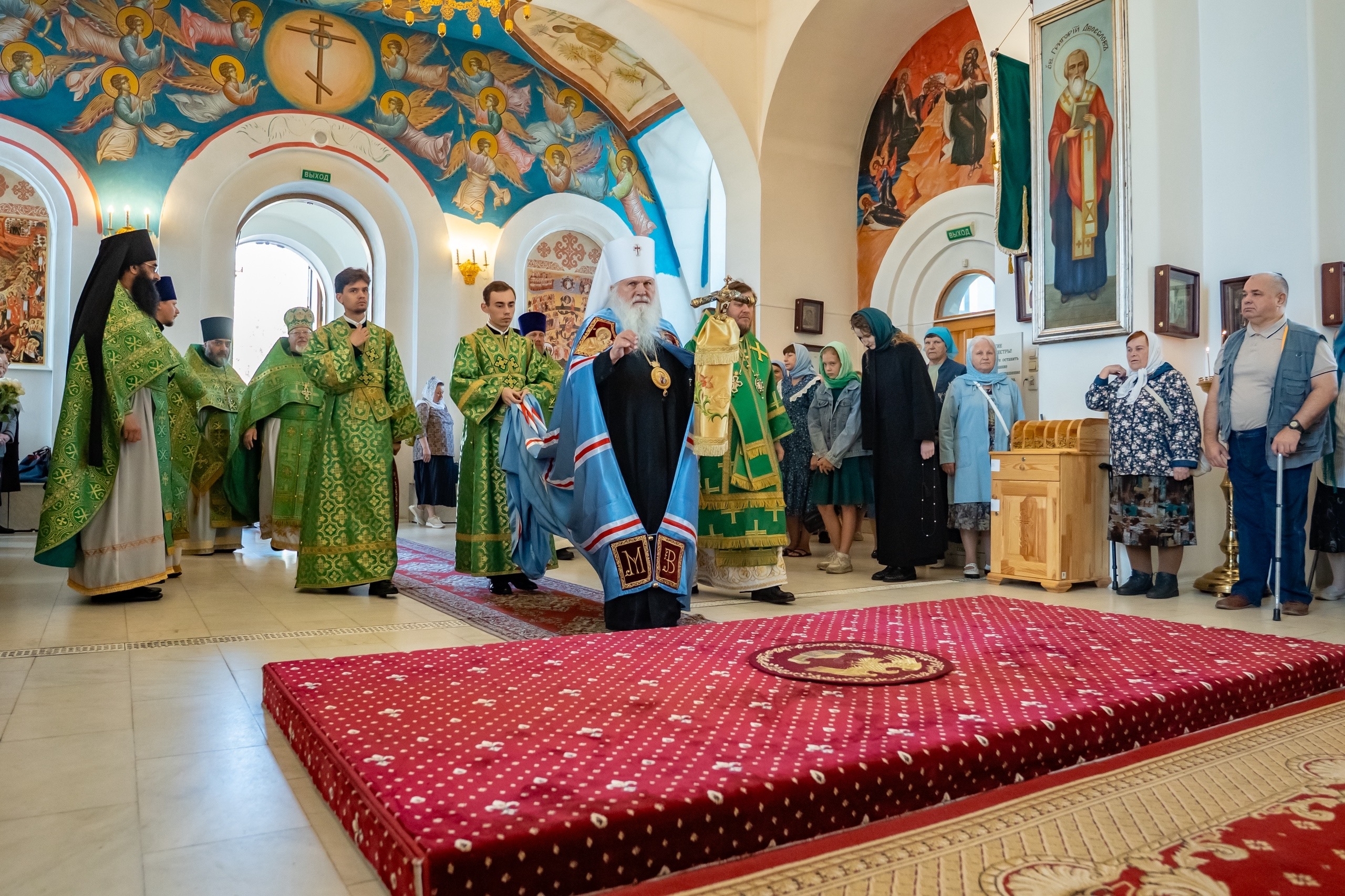 Престольный праздник в Серафимовском кафедральном соборе