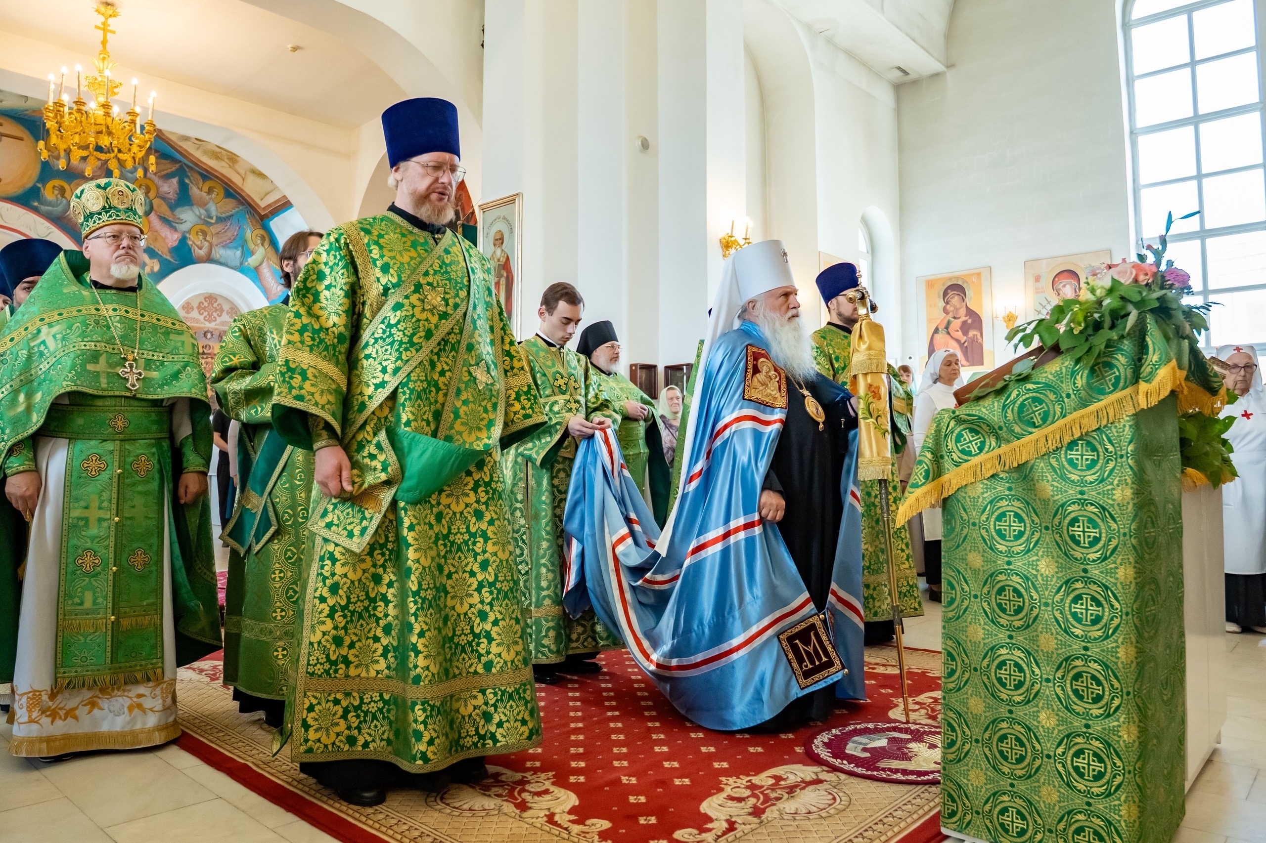 Престольный праздник в Серафимовском кафедральном соборе