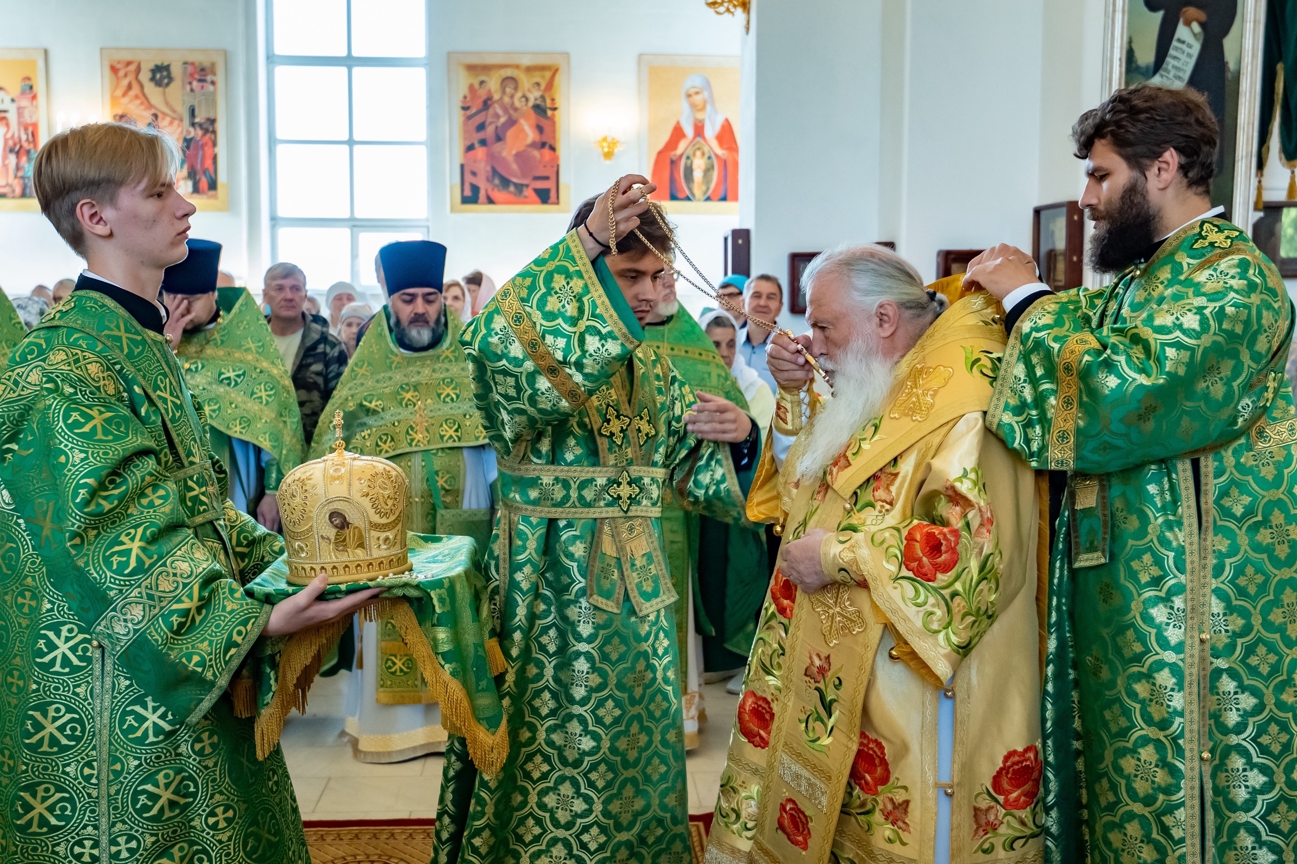 Престольный праздник в Серафимовском кафедральном соборе