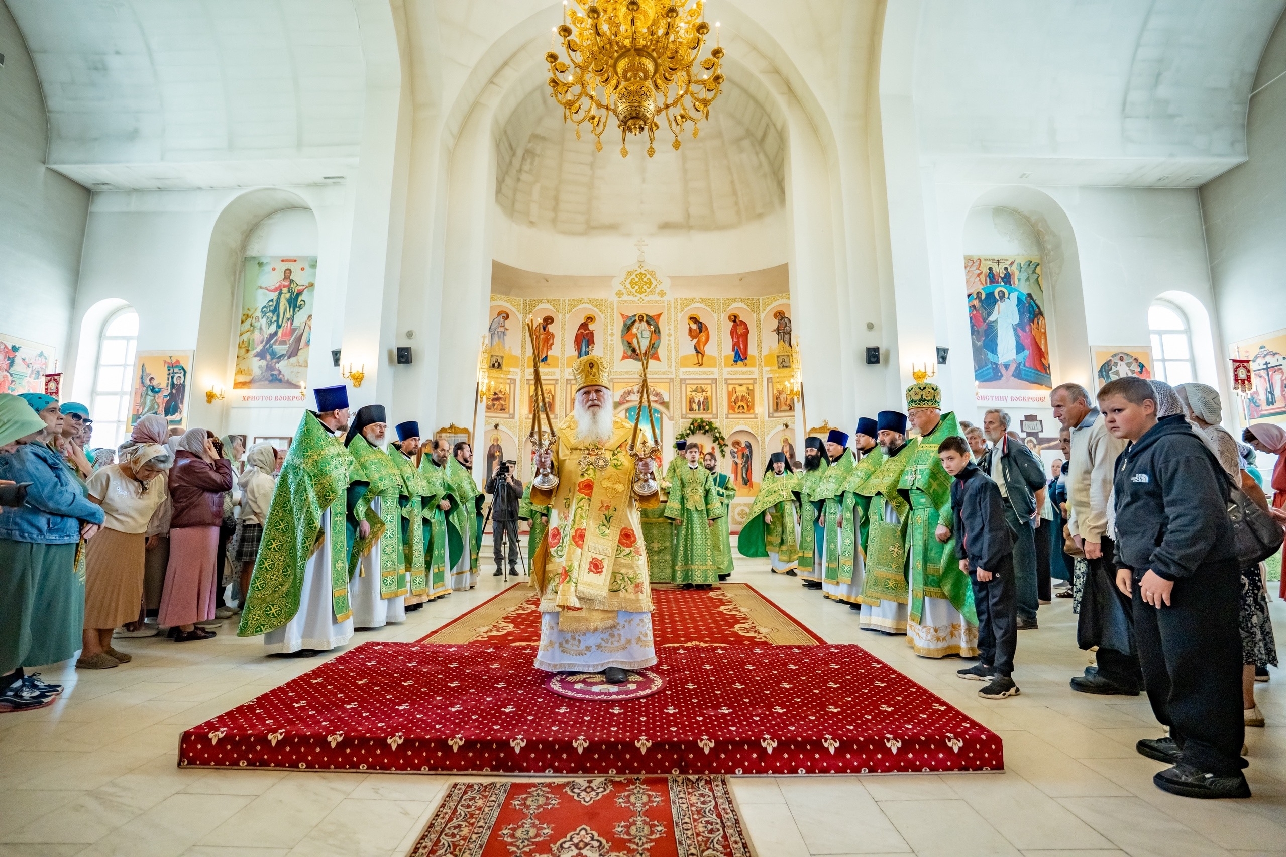 Престольный праздник в Серафимовском кафедральном соборе