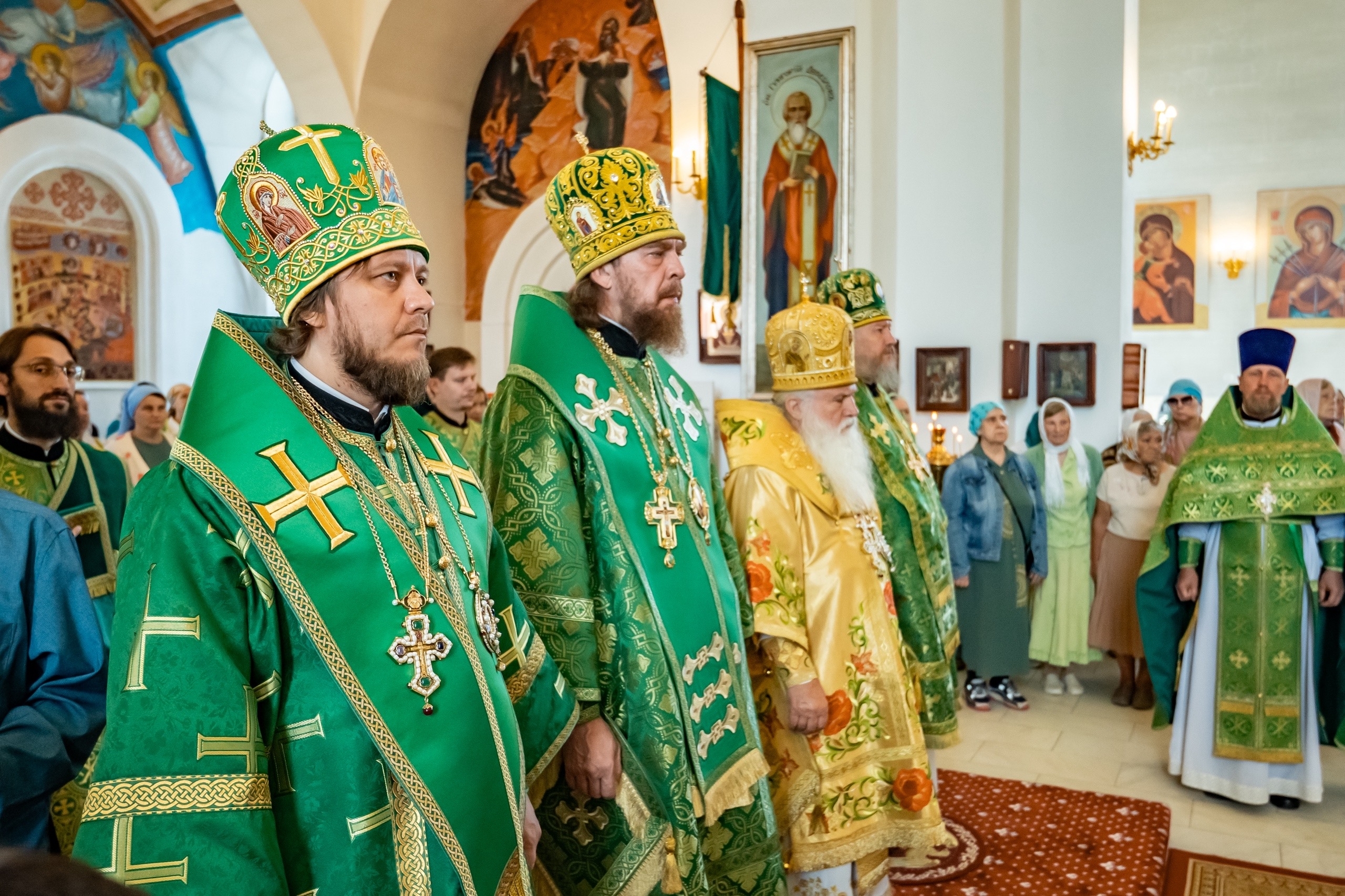 Престольный праздник в Серафимовском кафедральном соборе