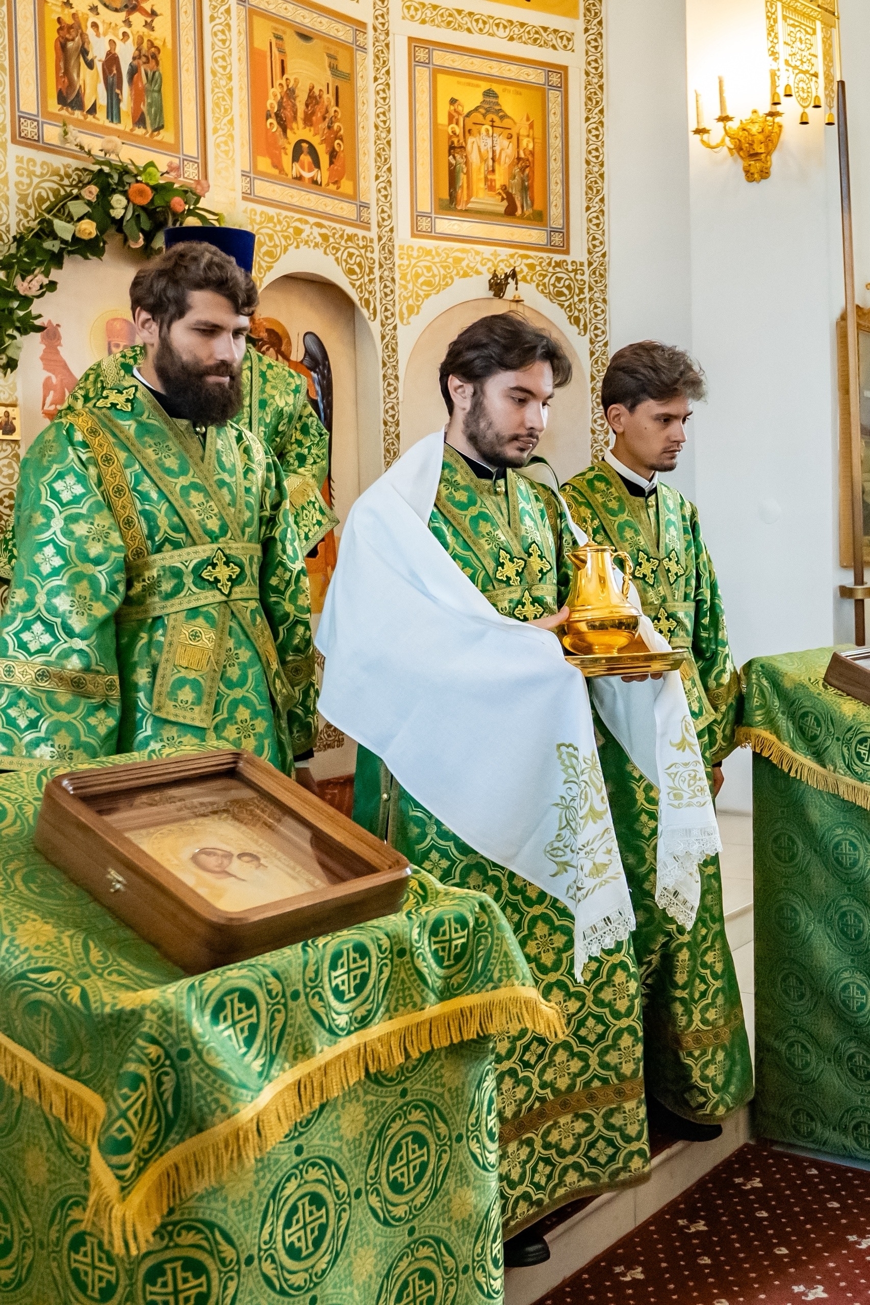 Престольный праздник в Серафимовском кафедральном соборе