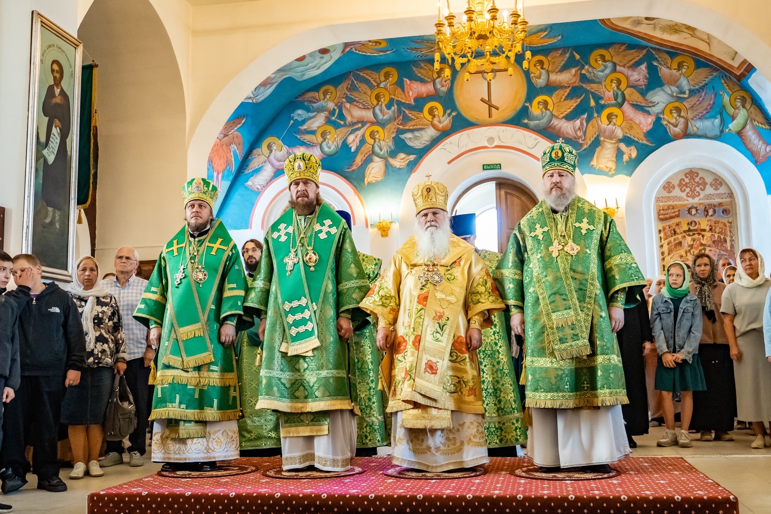 Престольный праздник в Серафимовском кафедральном соборе