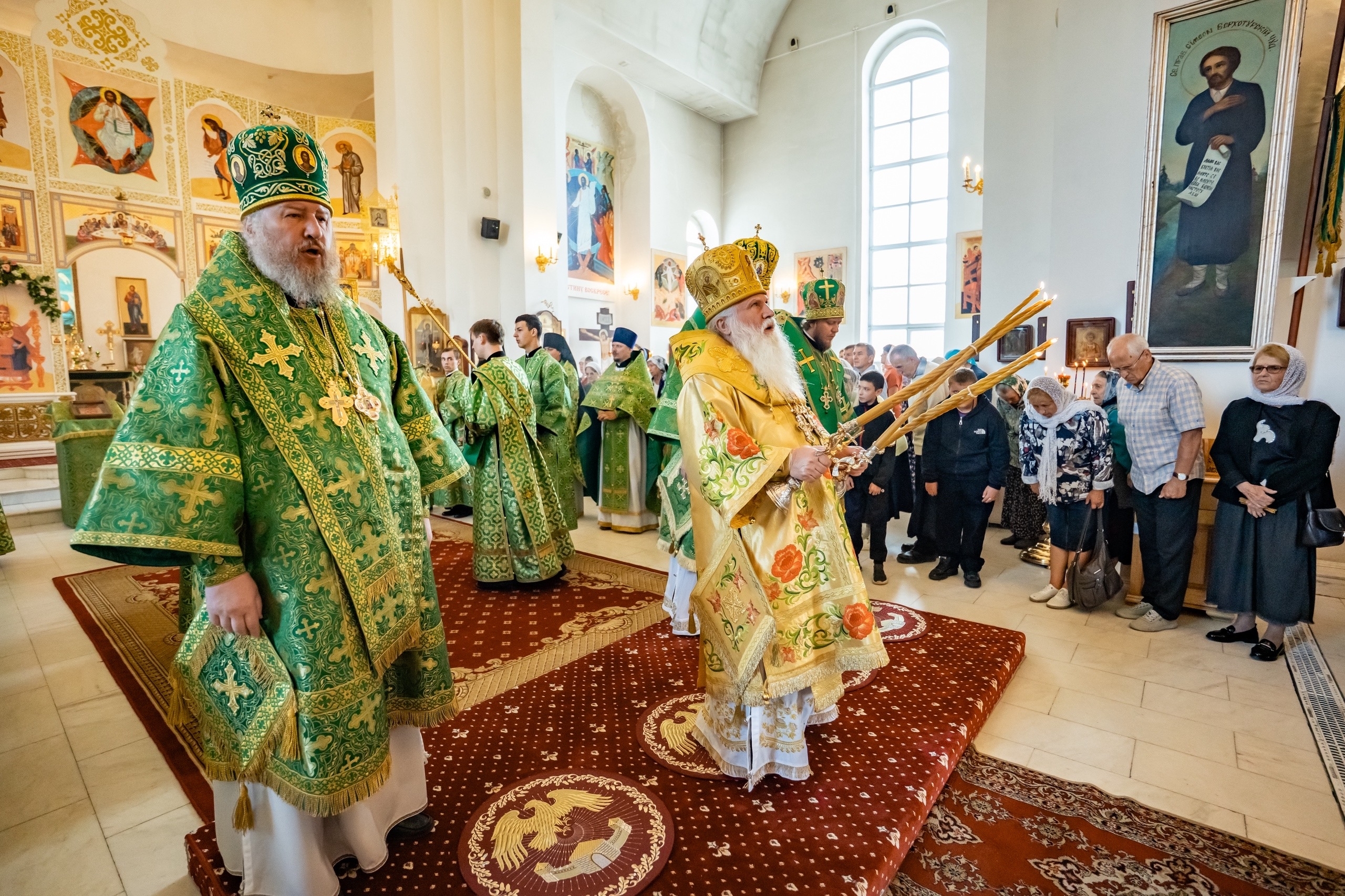 Престольный праздник в Серафимовском кафедральном соборе