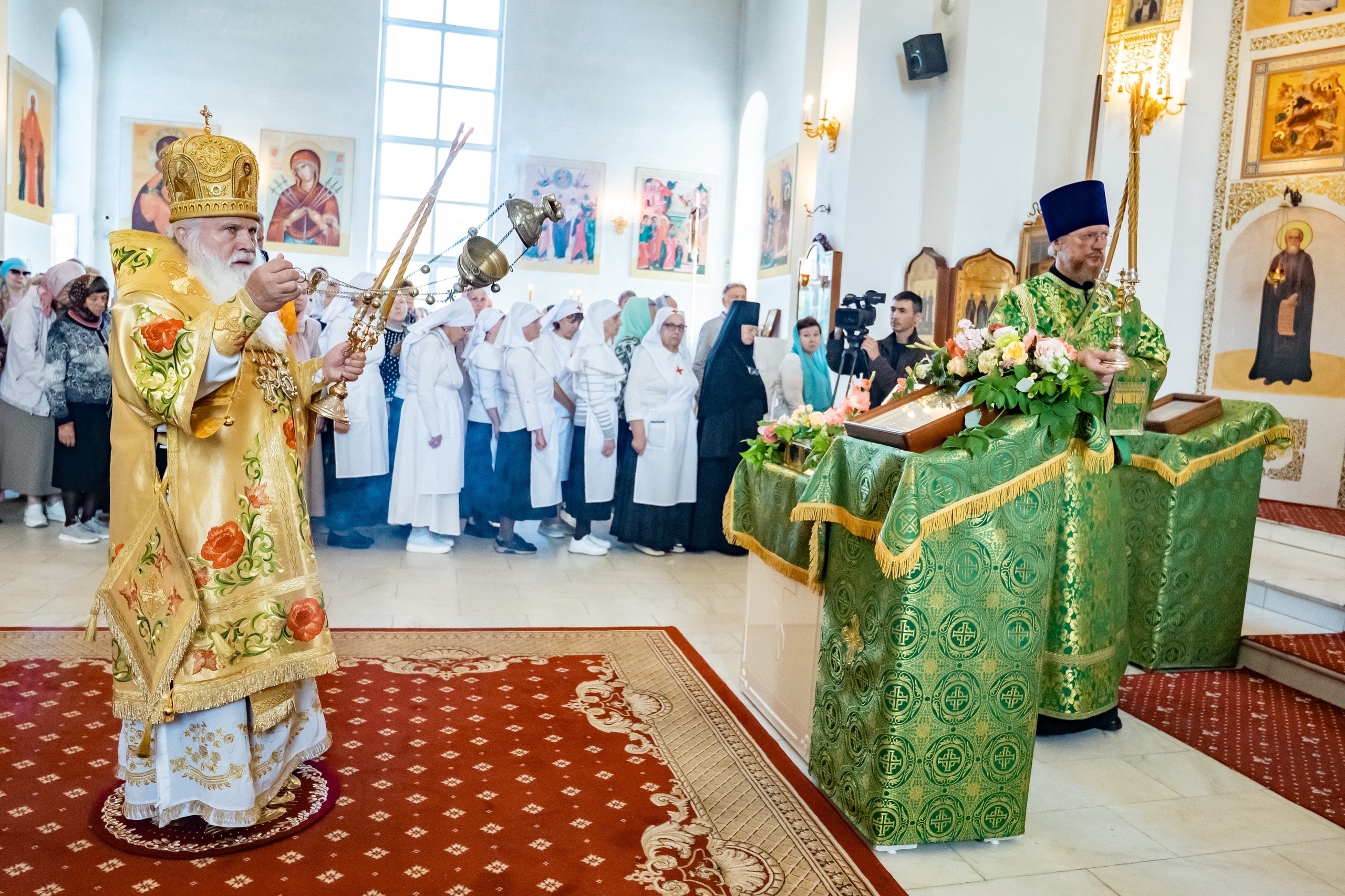 Престольный праздник в Серафимовском кафедральном соборе