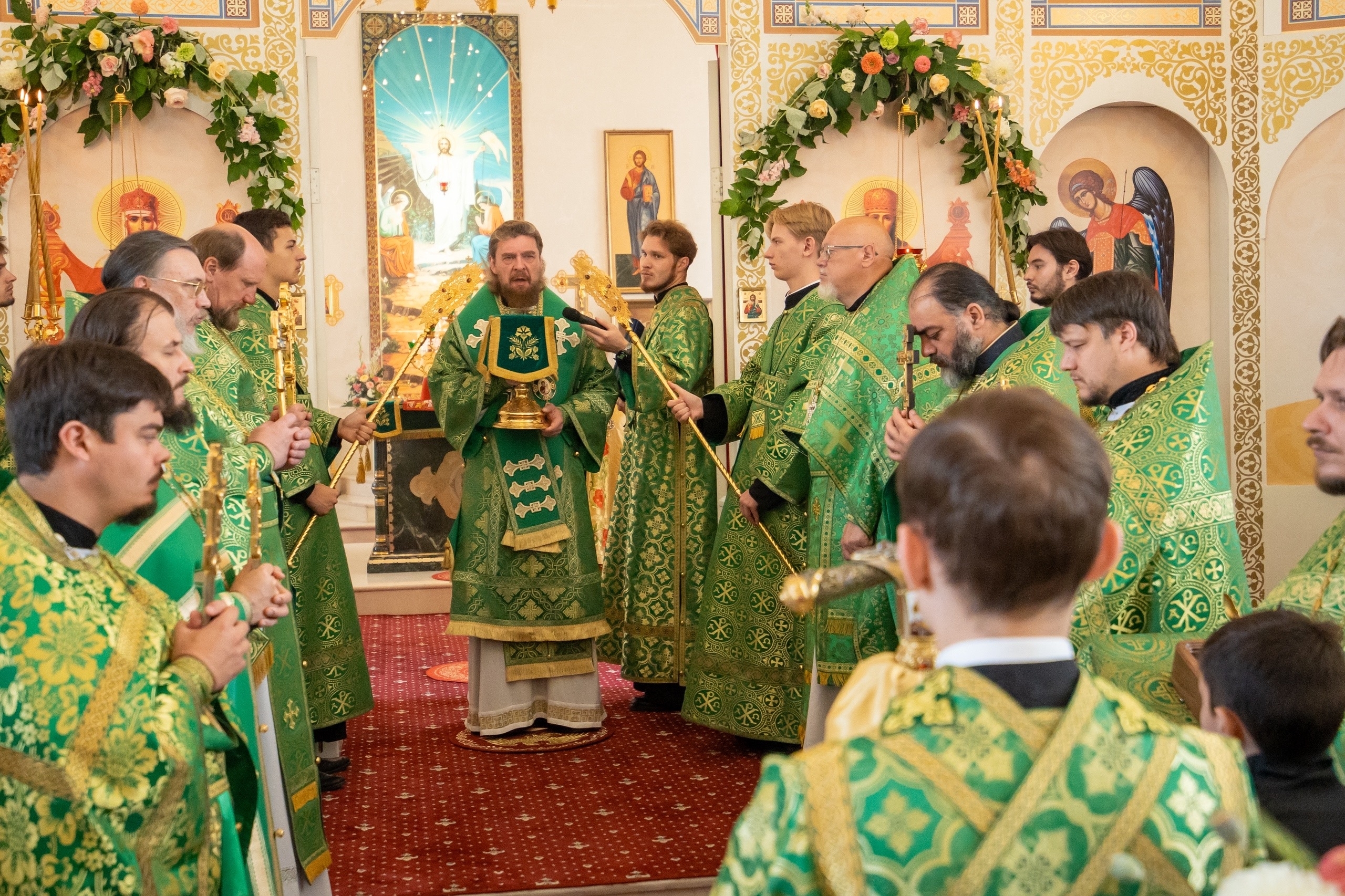 Престольный праздник в Серафимовском кафедральном соборе
