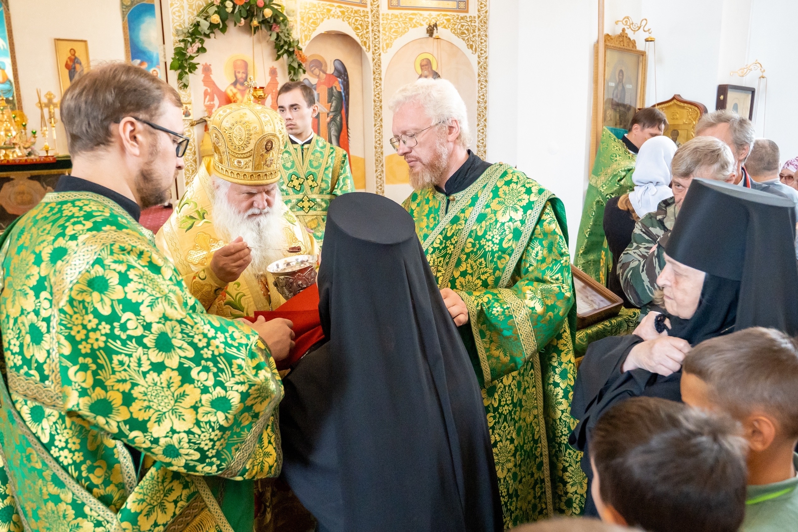 Престольный праздник в Серафимовском кафедральном соборе