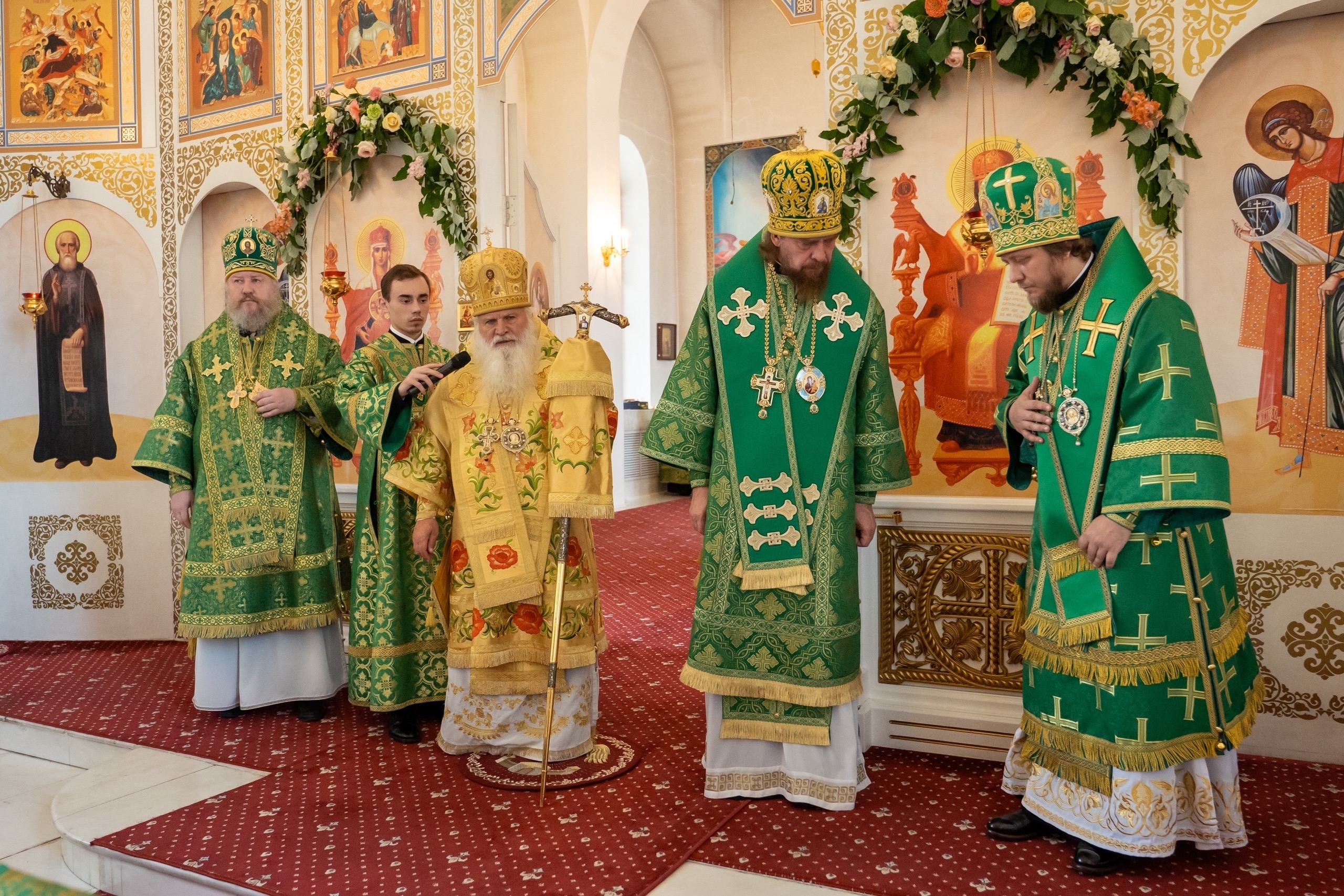 Престольный праздник в Серафимовском кафедральном соборе