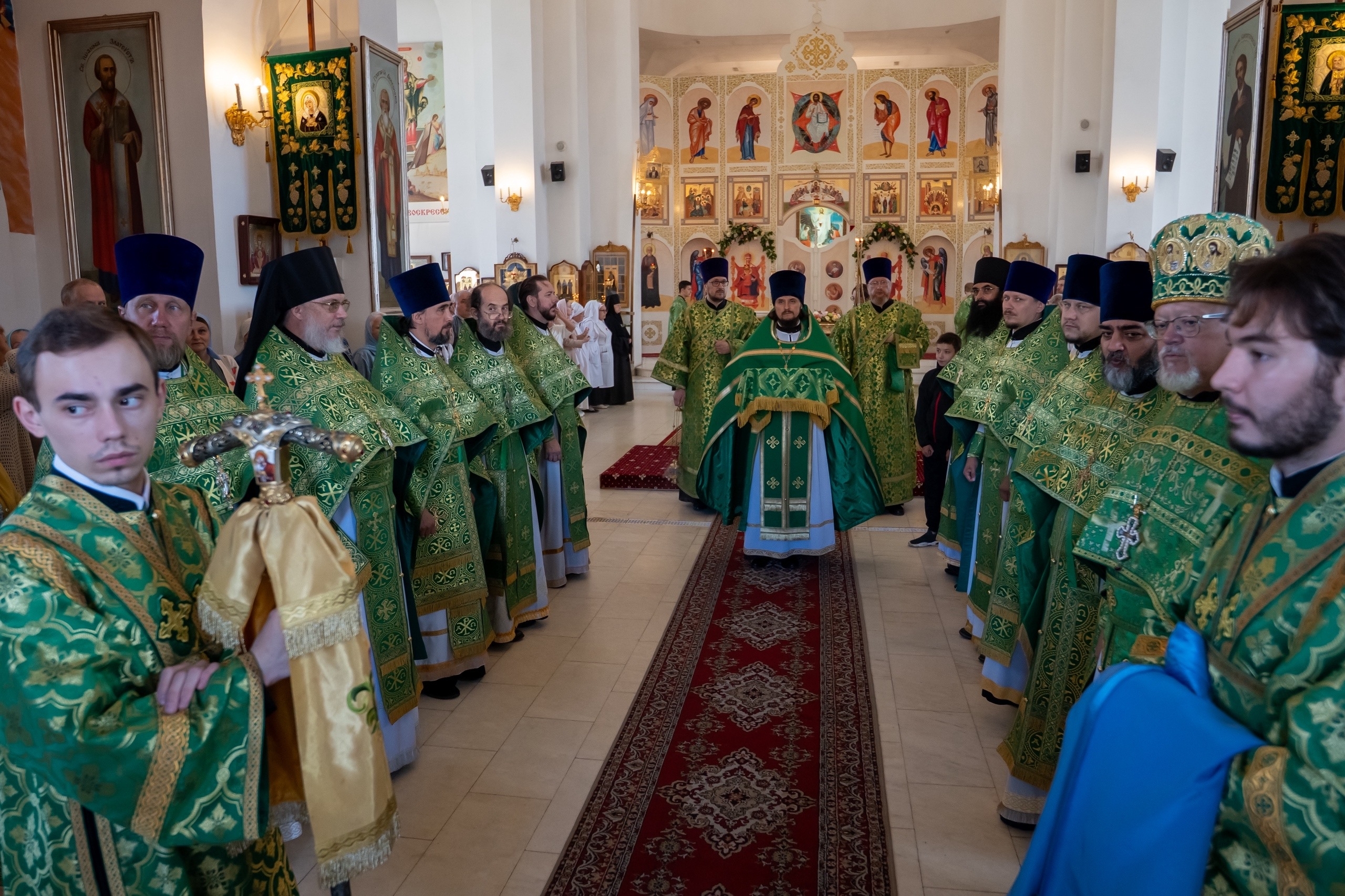 Престольный праздник в Серафимовском кафедральном соборе
