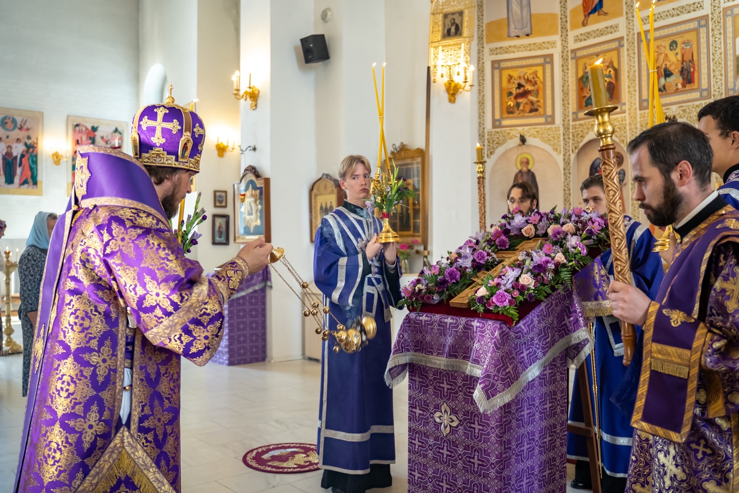 Вечернее богослужение в канун Изнесения Честных Древ Животворящего Креста Господня