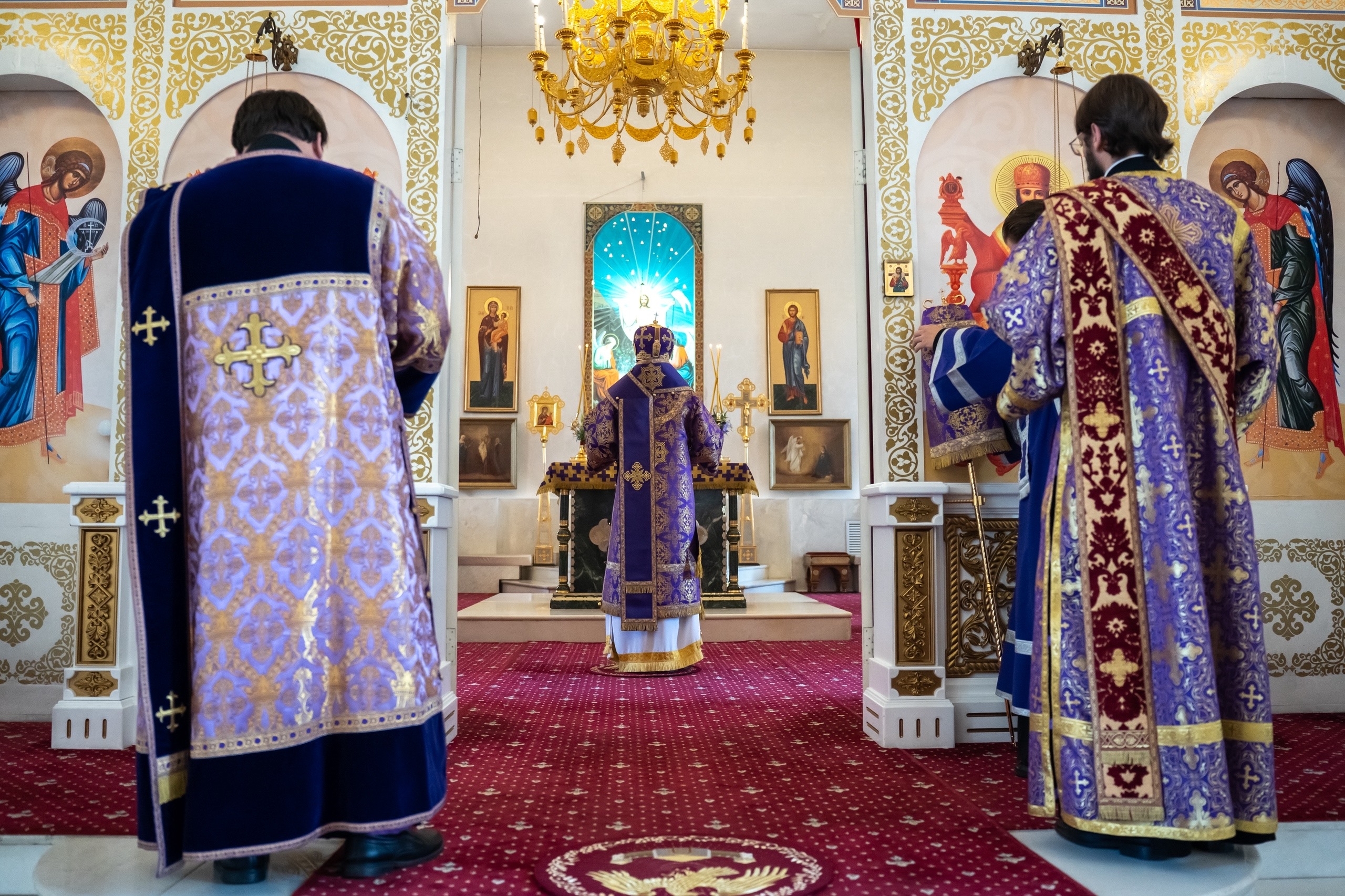 Вечернее богослужение в канун Изнесения Честных Древ Животворящего Креста Господня