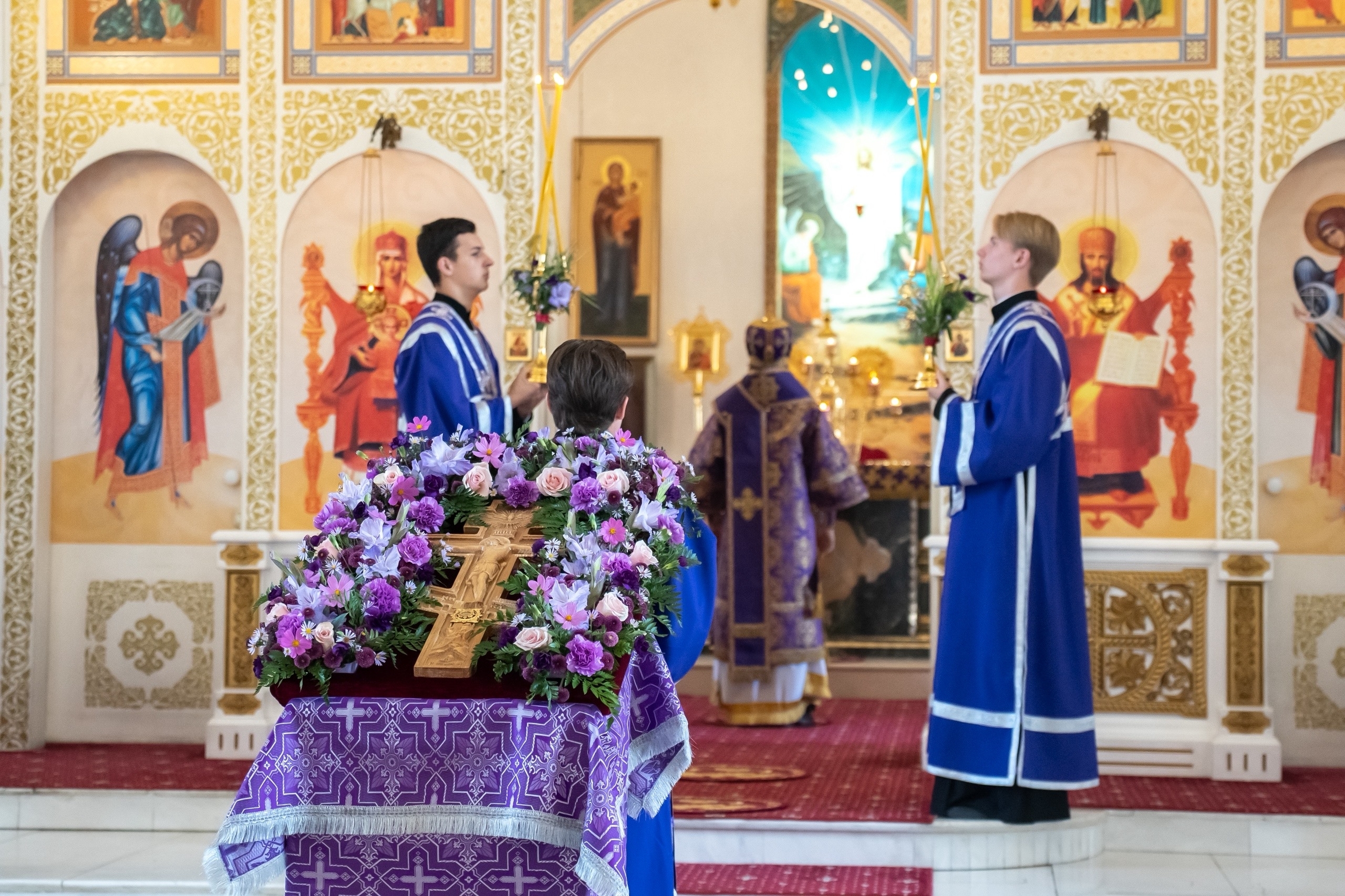 Вечернее богослужение в канун Изнесения Честных Древ Животворящего Креста Господня