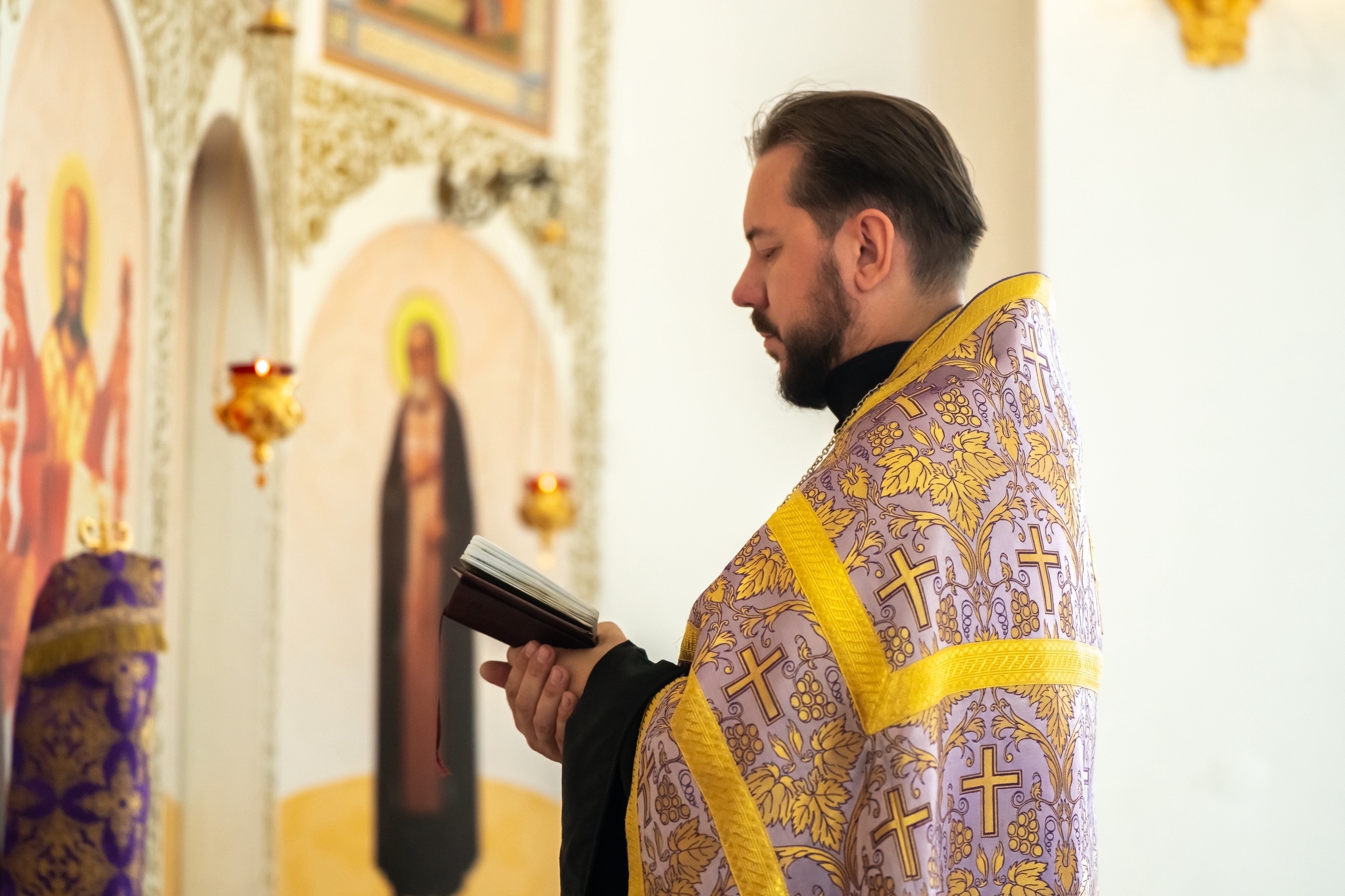 Вечернее богослужение в канун Изнесения Честных Древ Животворящего Креста Господня