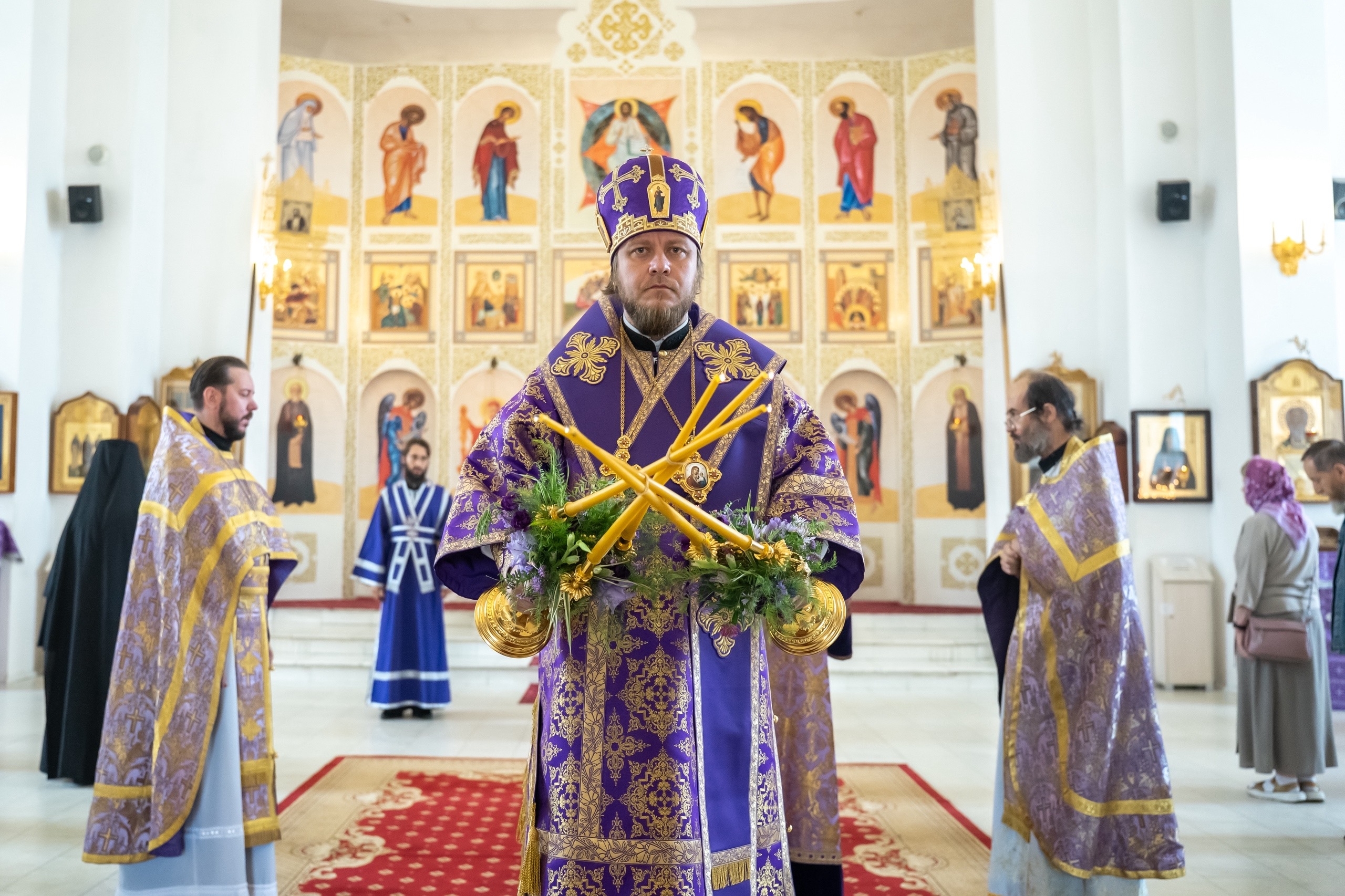 Литургия в пятницу 11-й седмицы по Пятидесятнице, Изнесение Честных Древ Животворящего Креста Господня