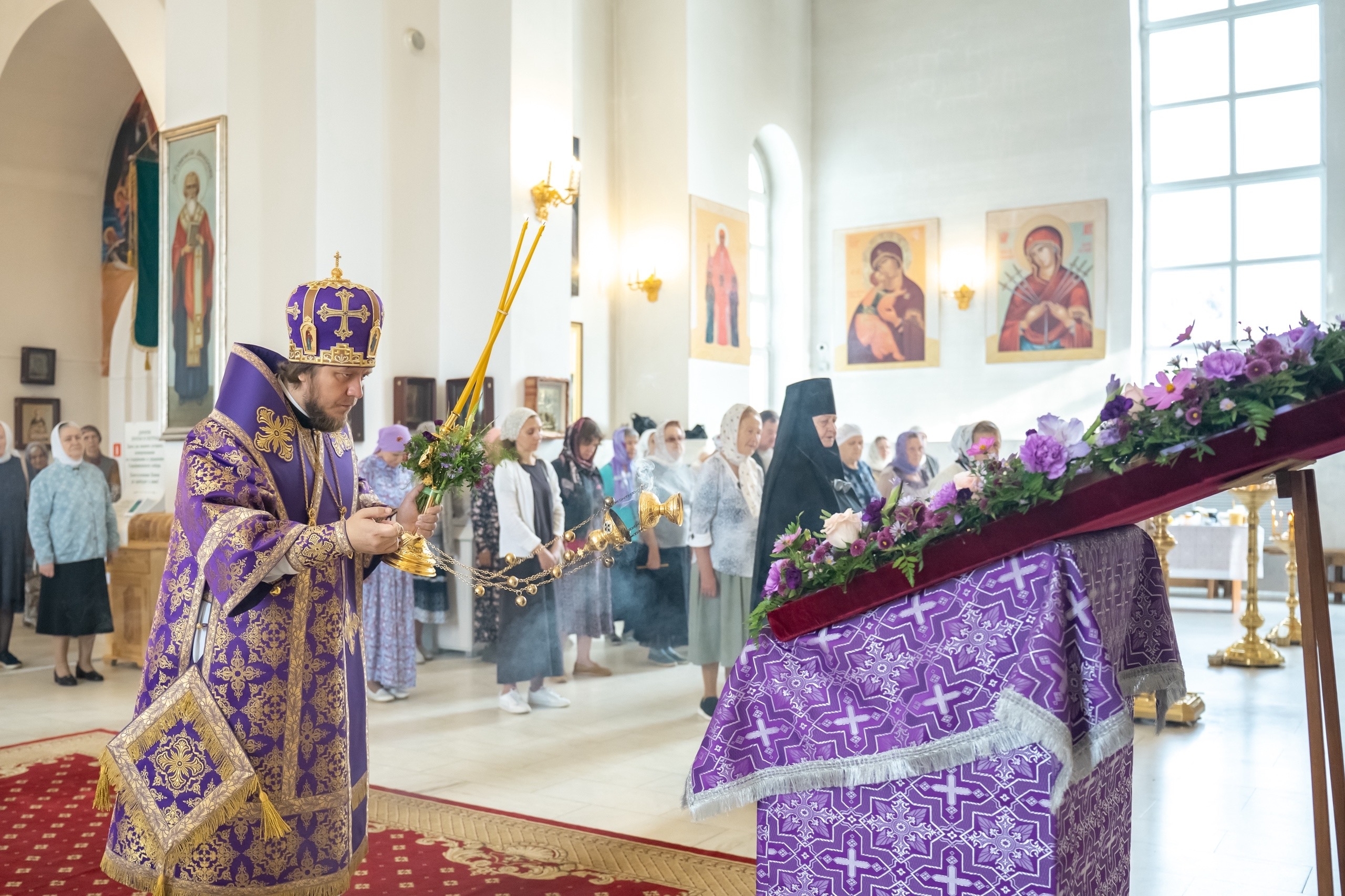 Литургия в пятницу 11-й седмицы по Пятидесятнице, Изнесение Честных Древ Животворящего Креста Господня