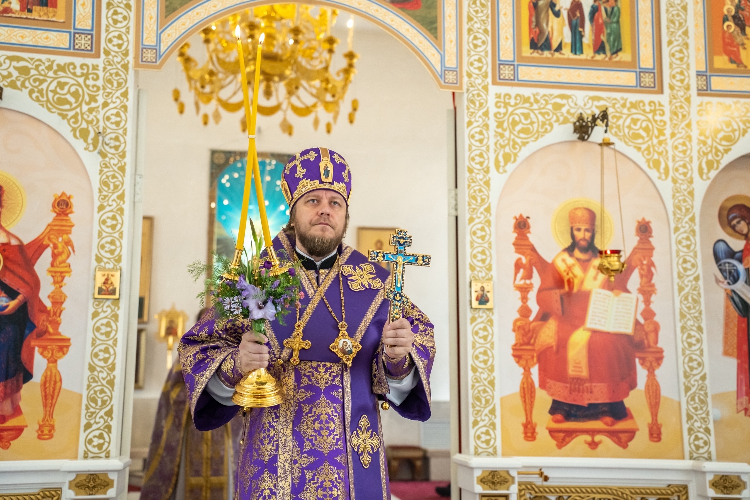 Литургия в пятницу 11-й седмицы по Пятидесятнице, Изнесение Честных Древ Животворящего Креста Господня