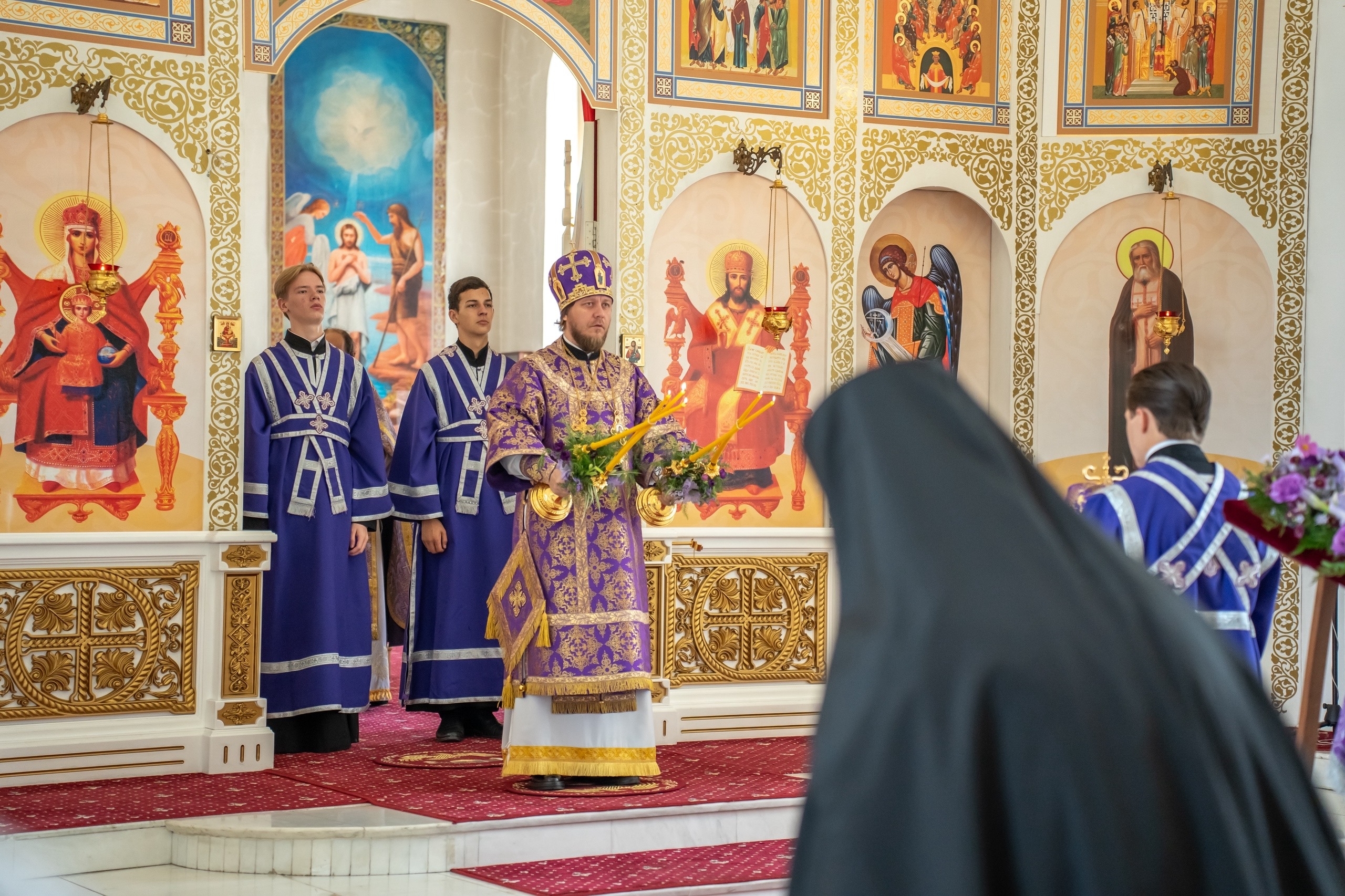 Литургия в пятницу 11-й седмицы по Пятидесятнице, Изнесение Честных Древ Животворящего Креста Господня