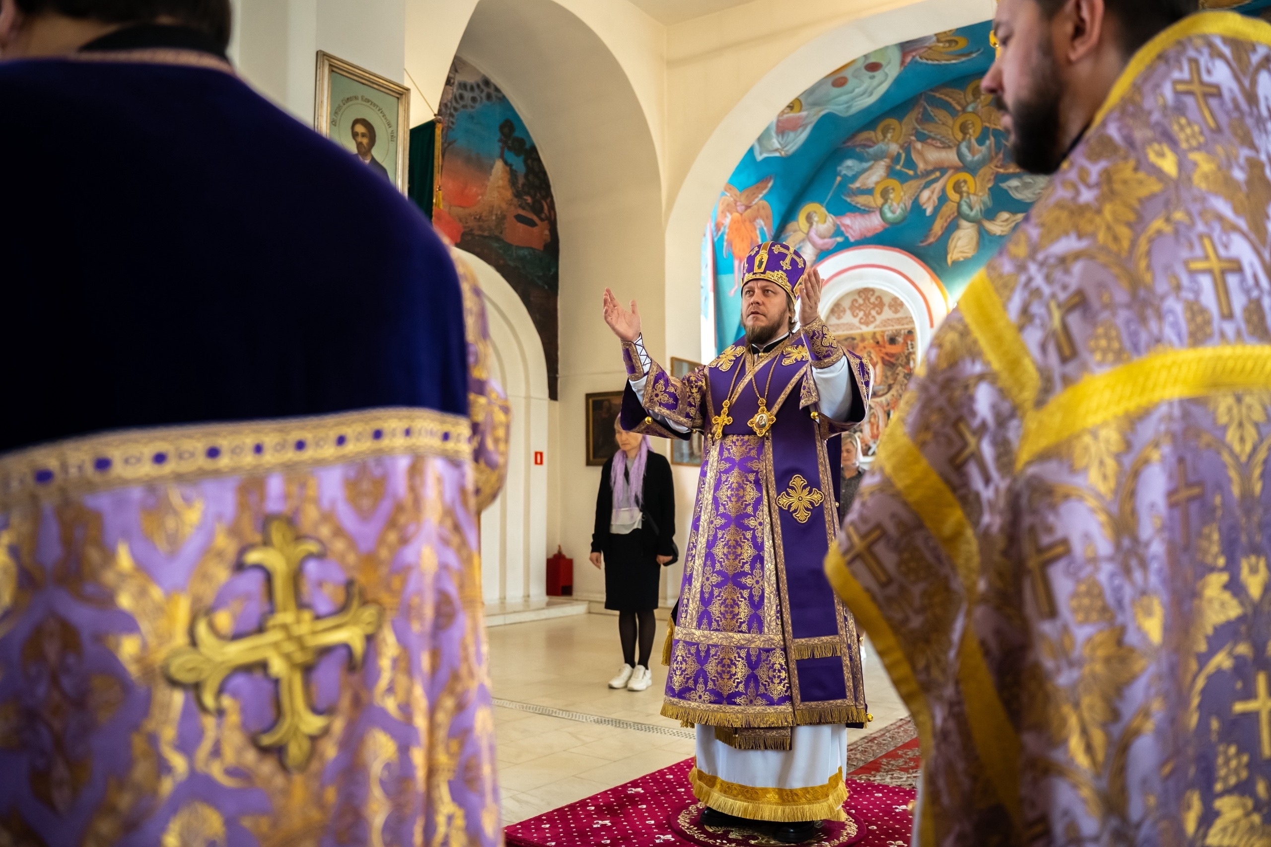 Литургия в пятницу 11-й седмицы по Пятидесятнице, Изнесение Честных Древ Животворящего Креста Господня