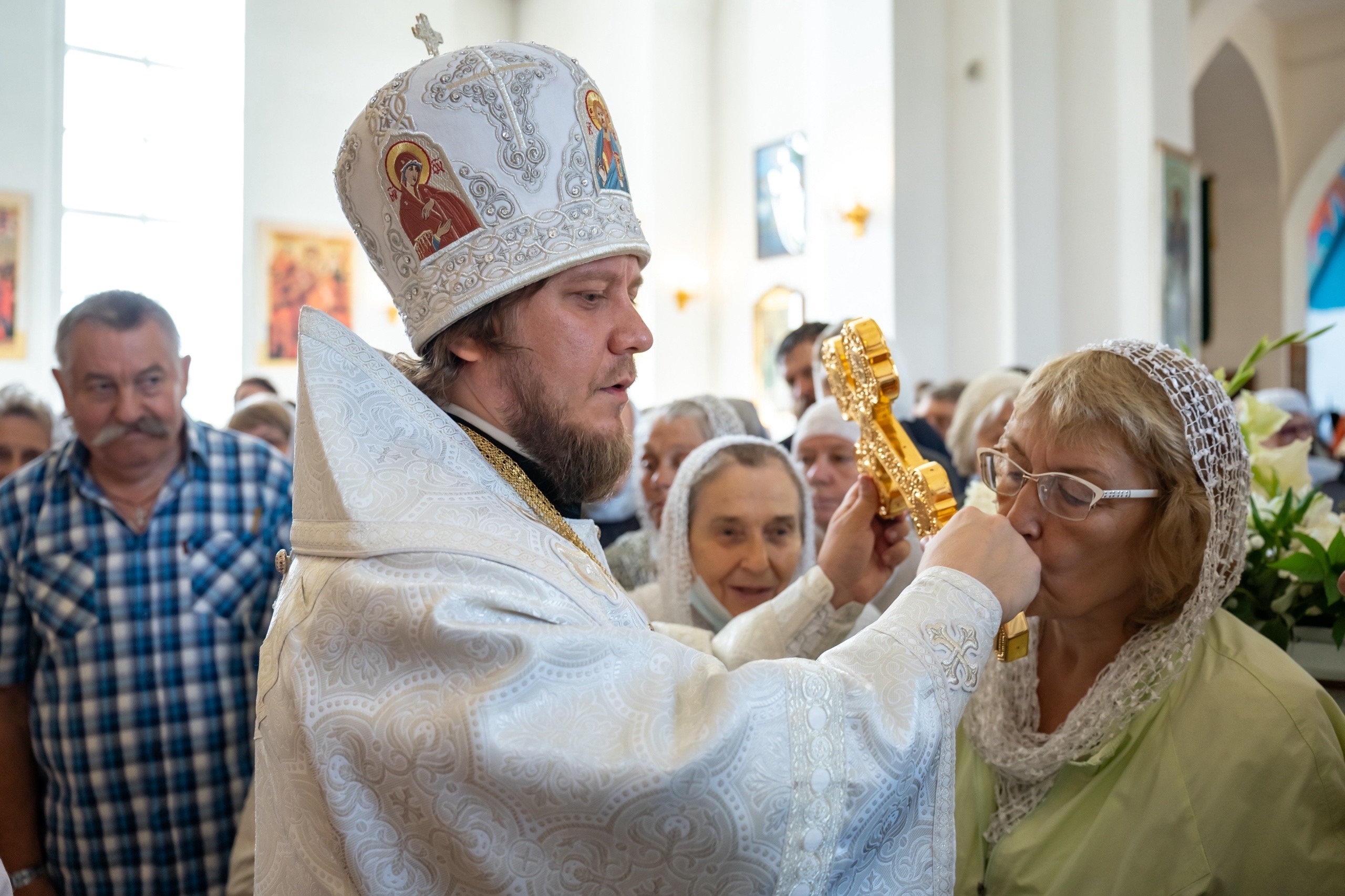 Литургия на Преображение Господне в Серафимовском кафедральном соборе