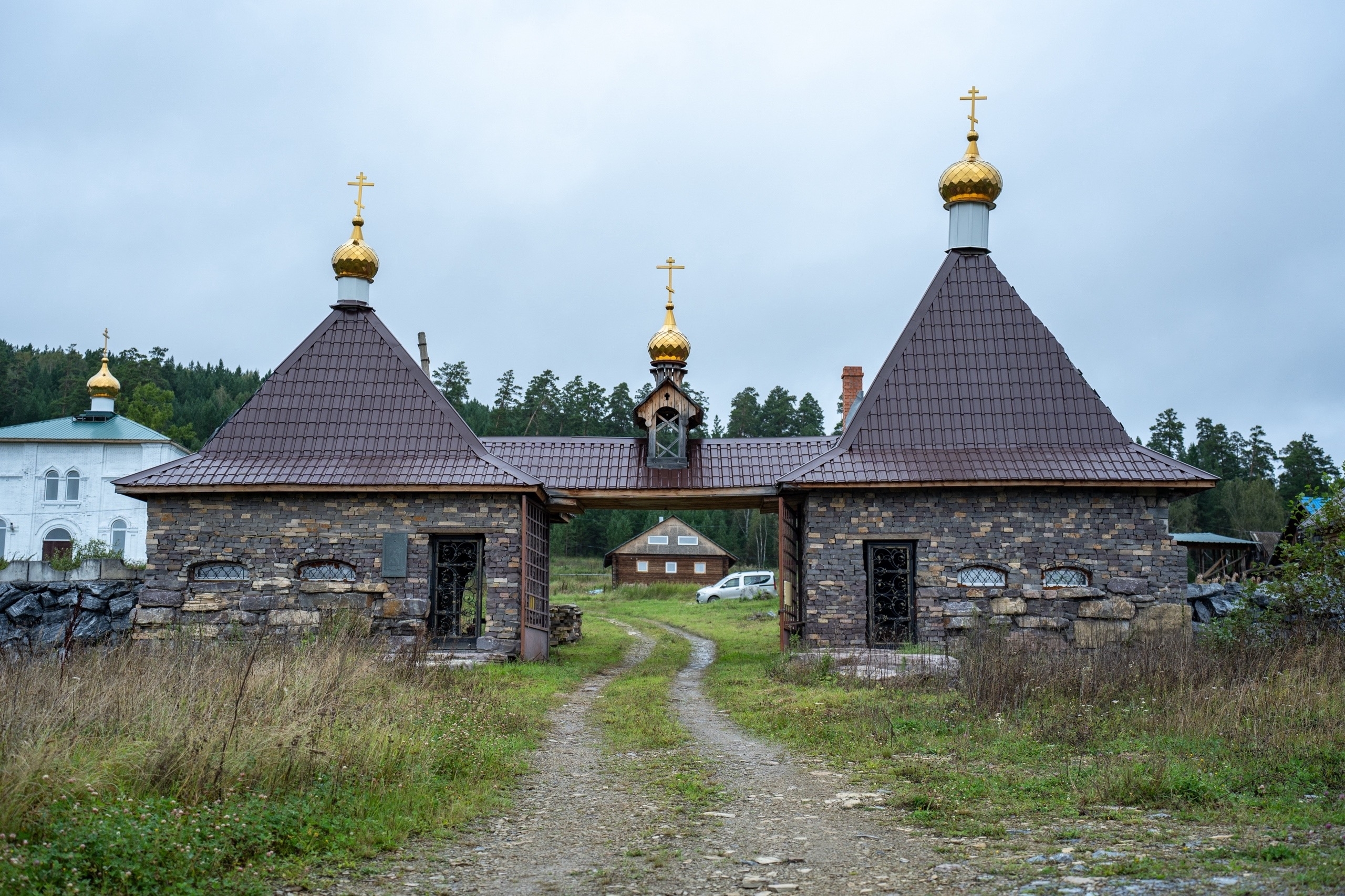 Литургия в Неделю 12-ю по Пятидесятнице, сщмчч. архидиакона Лаврентия в Сергиевском храме Воскресенского мужского монастыря п. Иструть
