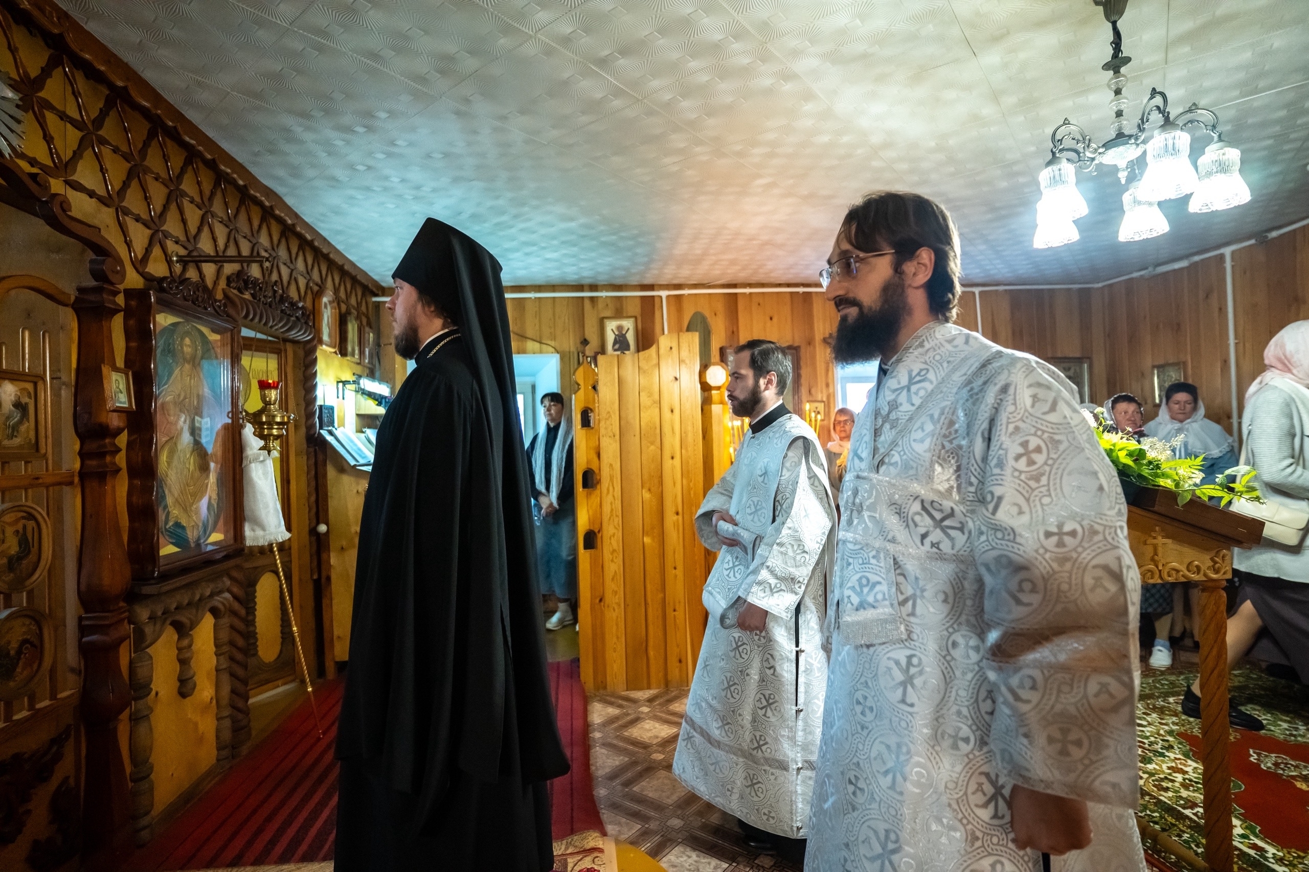 Литургия в Неделю 12-ю по Пятидесятнице, сщмчч. архидиакона Лаврентия в Сергиевском храме Воскресенского мужского монастыря п. Иструть