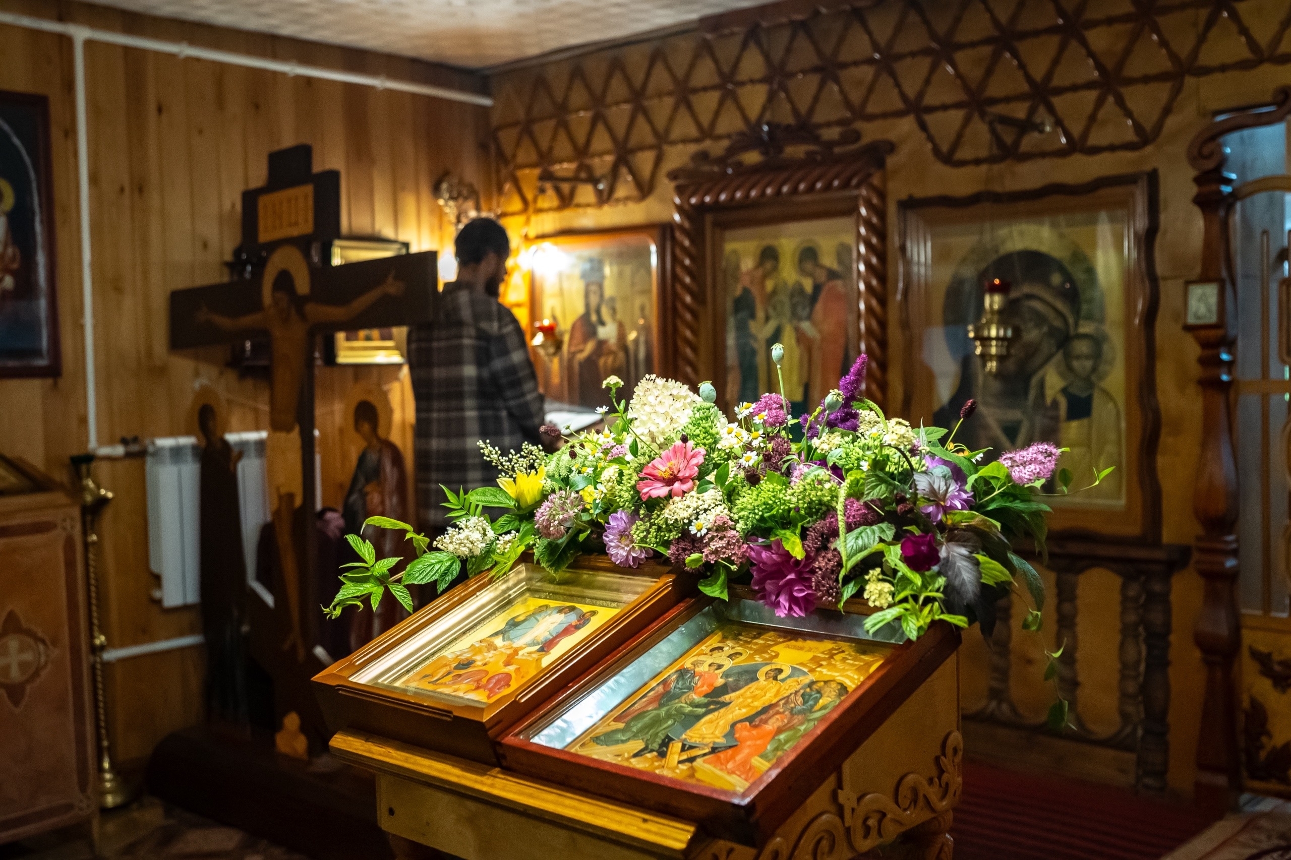 Литургия в Неделю 12-ю по Пятидесятнице, сщмчч. архидиакона Лаврентия в Сергиевском храме Воскресенского мужского монастыря п. Иструть