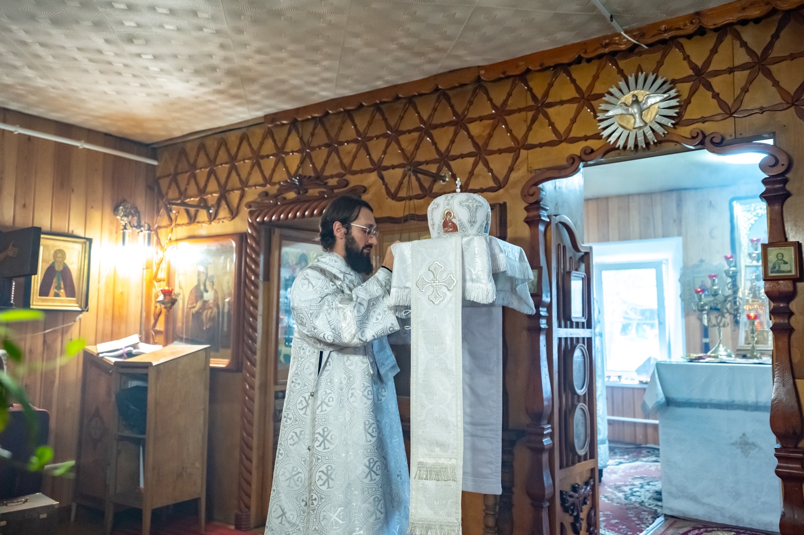 Литургия в Неделю 12-ю по Пятидесятнице, сщмчч. архидиакона Лаврентия в Сергиевском храме Воскресенского мужского монастыря п. Иструть
