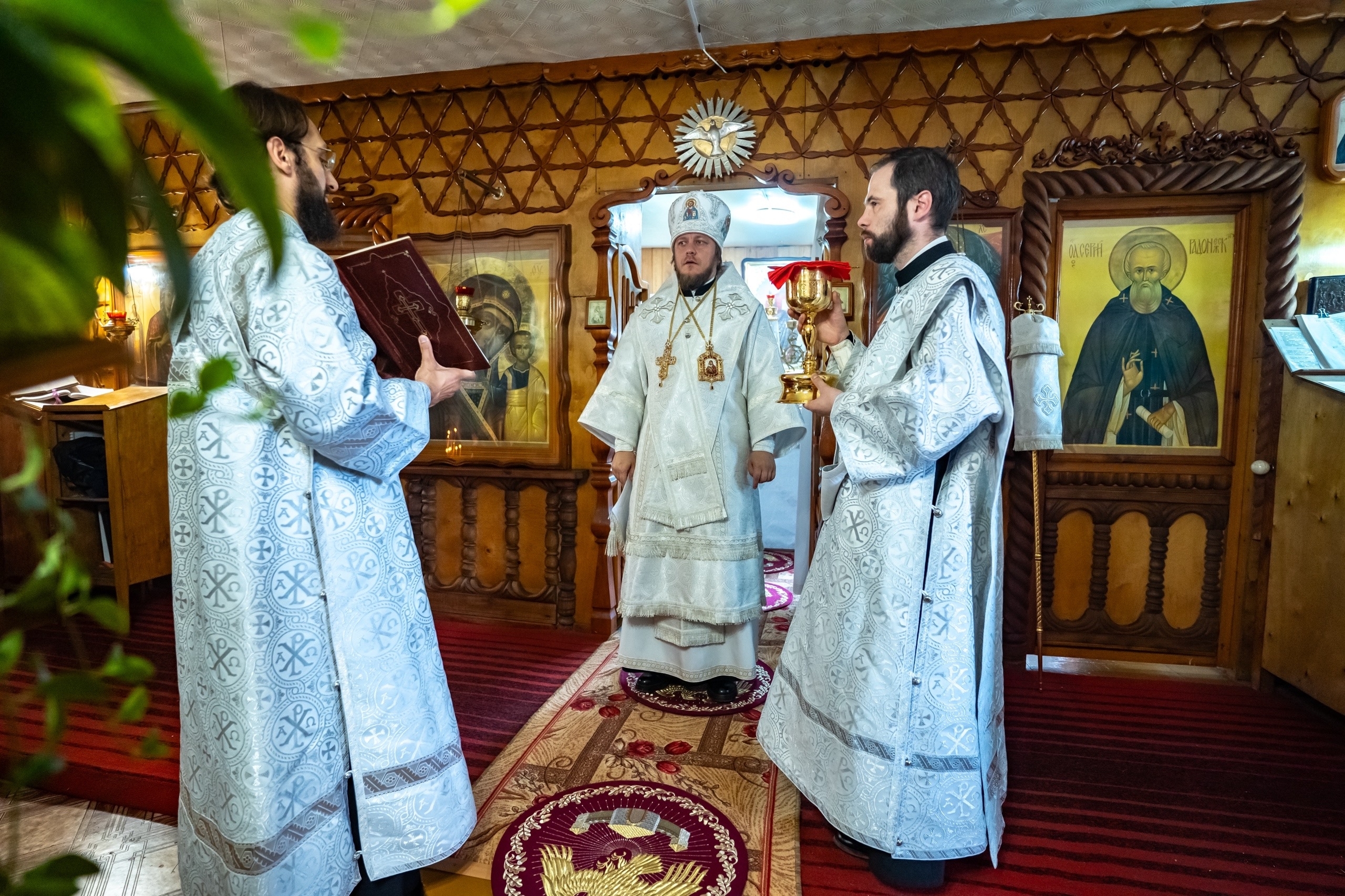Литургия в Неделю 12-ю по Пятидесятнице, сщмчч. архидиакона Лаврентия в Сергиевском храме Воскресенского мужского монастыря п. Иструть