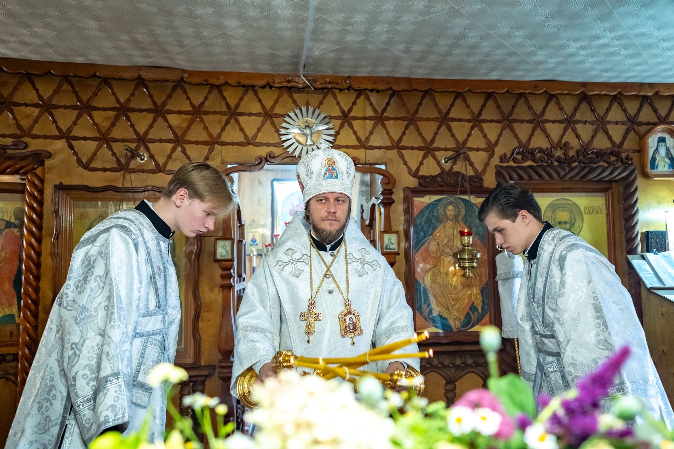 Литургия в Неделю 12-ю по Пятидесятнице, сщмчч. архидиакона Лаврентия в Сергиевском храме Воскресенского мужского монастыря п. Иструть