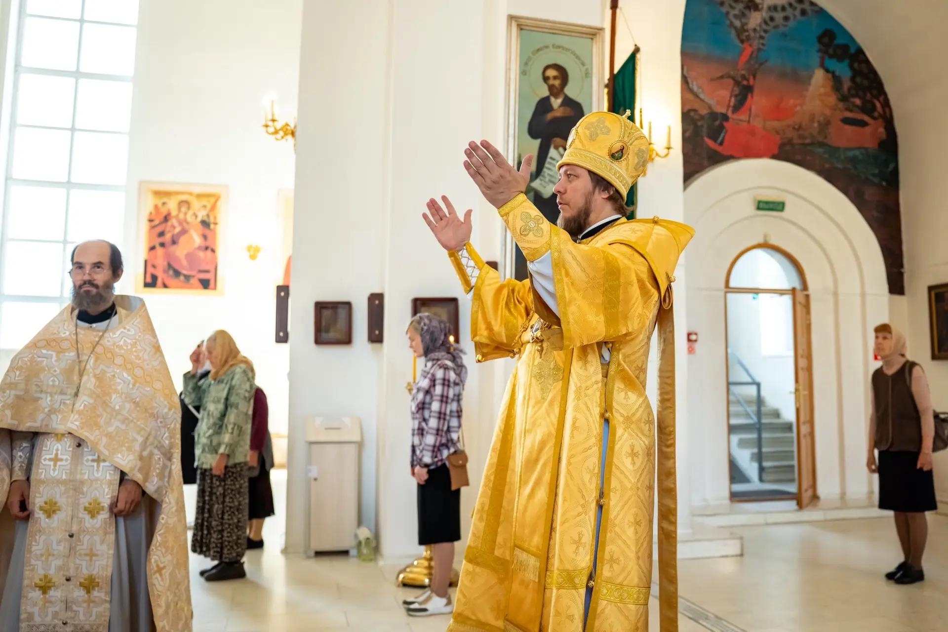 Литургия в среду 13-й седмицы по Пятидесятнице, свт. Тихона, епископа Воронежского, Задонского чудотворца, отдание Преображения Господня
