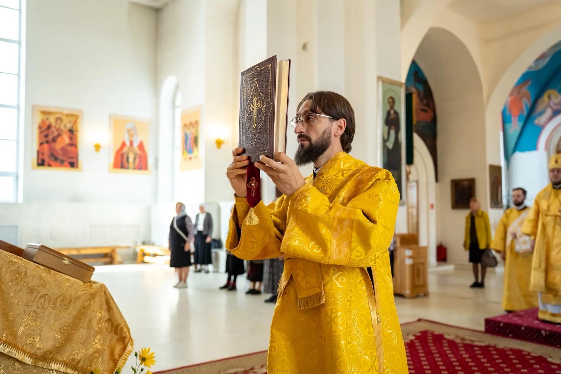 Литургия в среду 13-й седмицы по Пятидесятнице, свт. Тихона, епископа Воронежского, Задонского чудотворца, отдание Преображения Господня