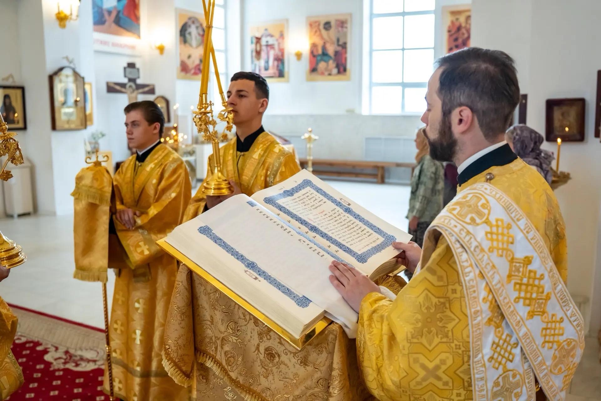 Литургия в среду 13-й седмицы по Пятидесятнице, свт. Тихона, епископа Воронежского, Задонского чудотворца, отдание Преображения Господня