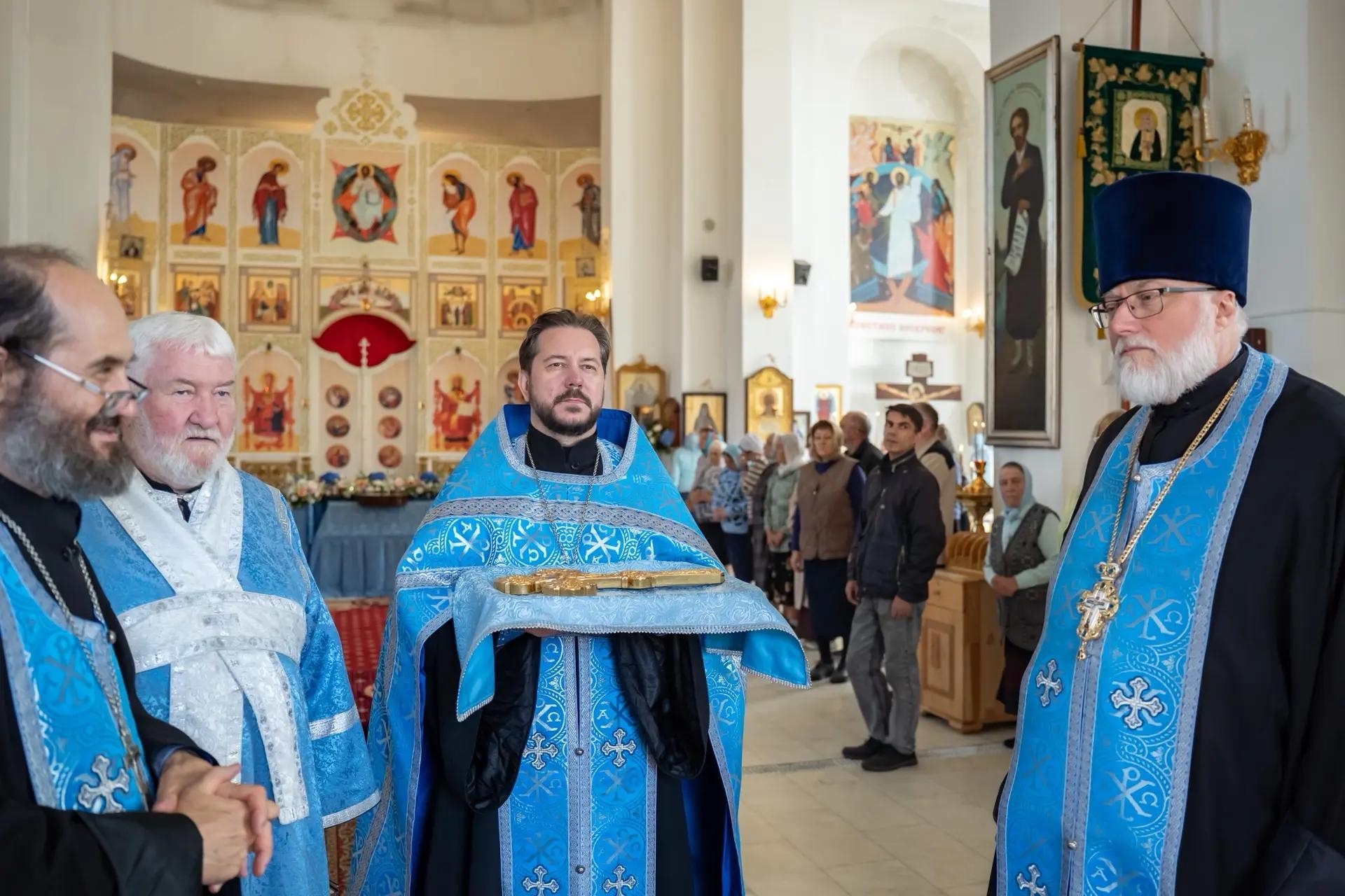 Всенощное бдение в канун Успения Пресвятой Владычицы нашей Богородицы и Приснодевы Марии с чином Погребения Плащаницы
