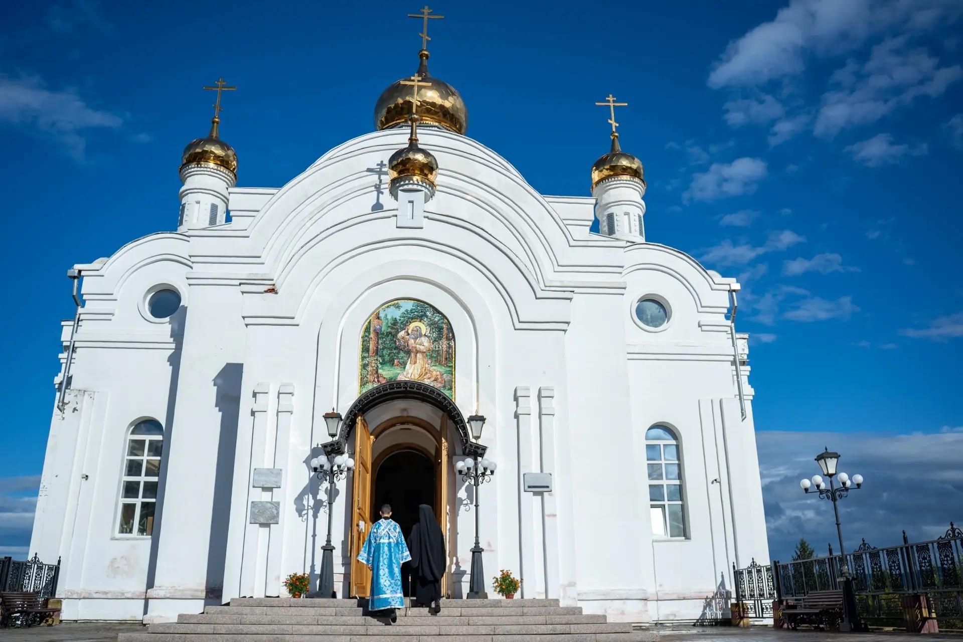 Всенощное бдение в канун Успения Пресвятой Владычицы нашей Богородицы и Приснодевы Марии с чином Погребения Плащаницы
