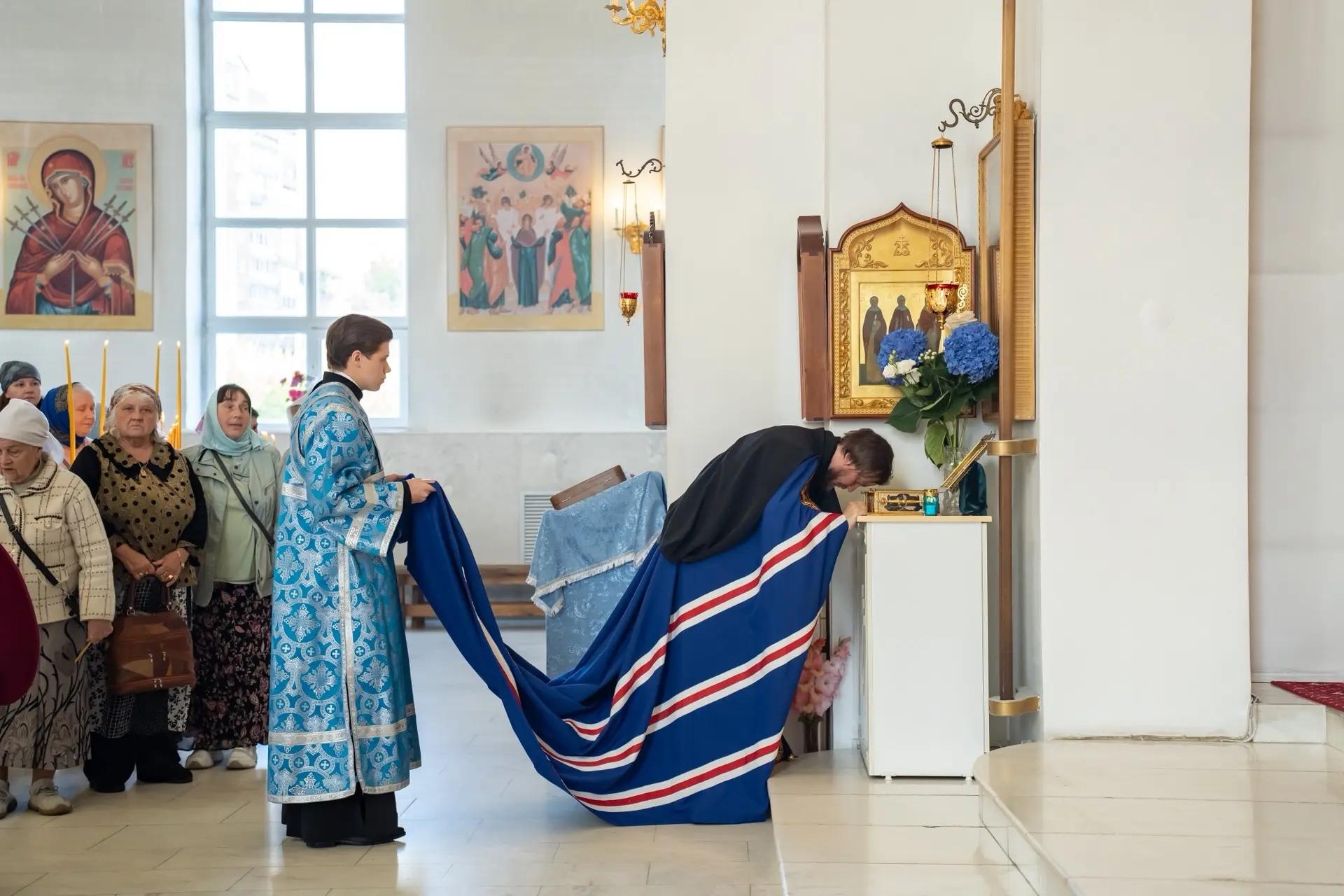 Всенощное бдение в канун Успения Пресвятой Владычицы нашей Богородицы и Приснодевы Марии с чином Погребения Плащаницы