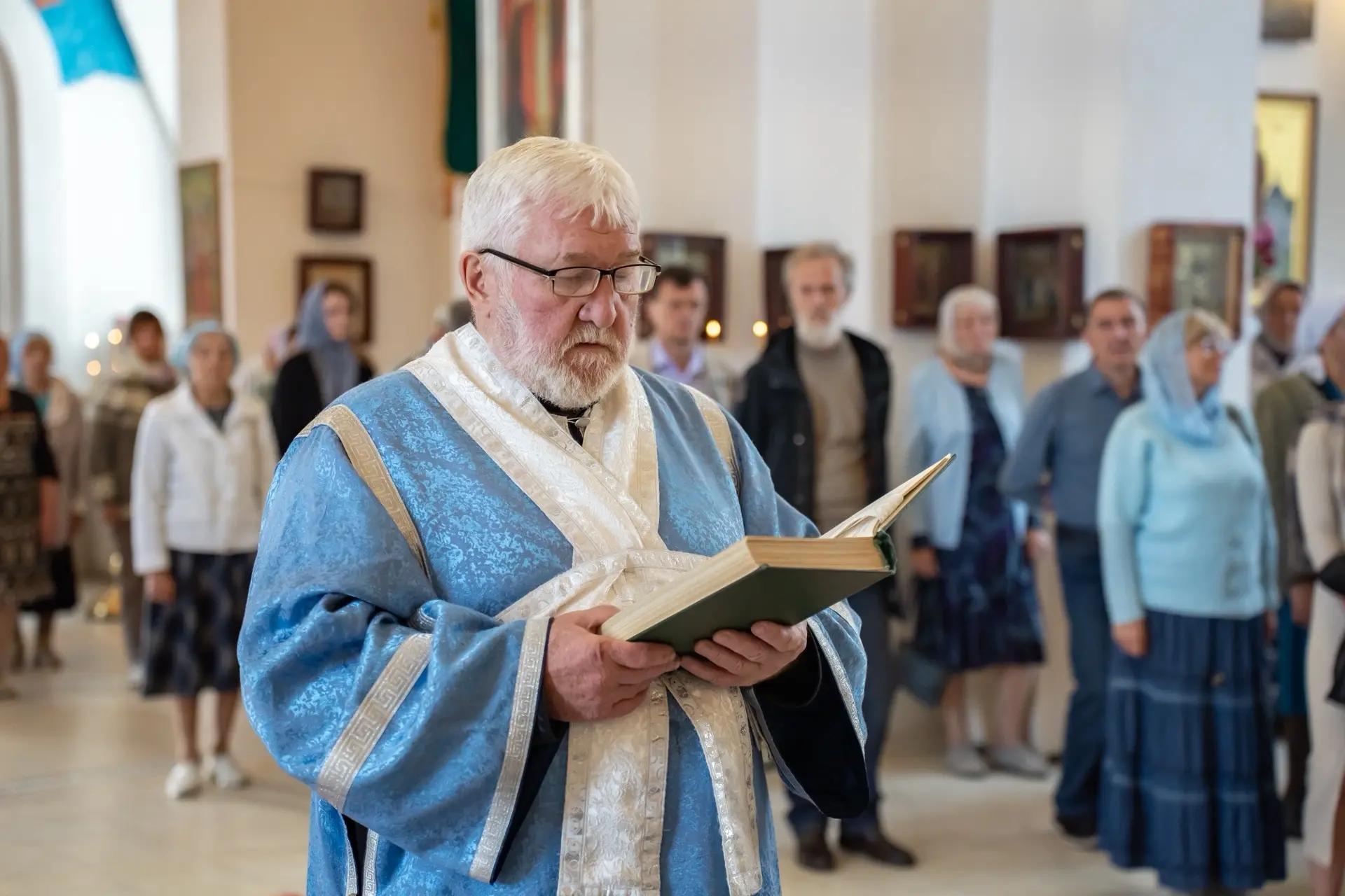 Всенощное бдение в канун Успения Пресвятой Владычицы нашей Богородицы и Приснодевы Марии с чином Погребения Плащаницы
