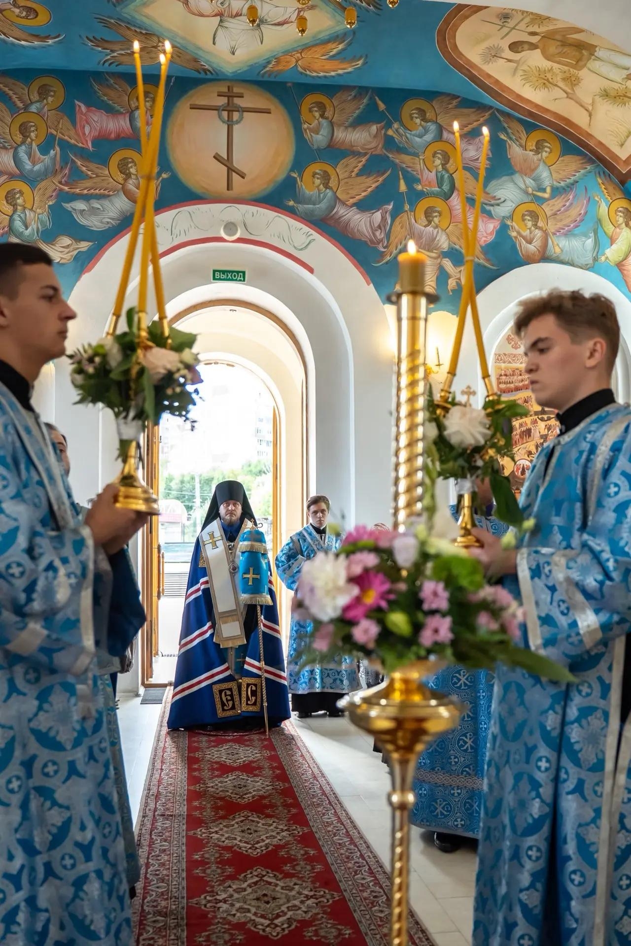 Всенощное бдение в канун Успения Пресвятой Владычицы нашей Богородицы и Приснодевы Марии с чином Погребения Плащаницы