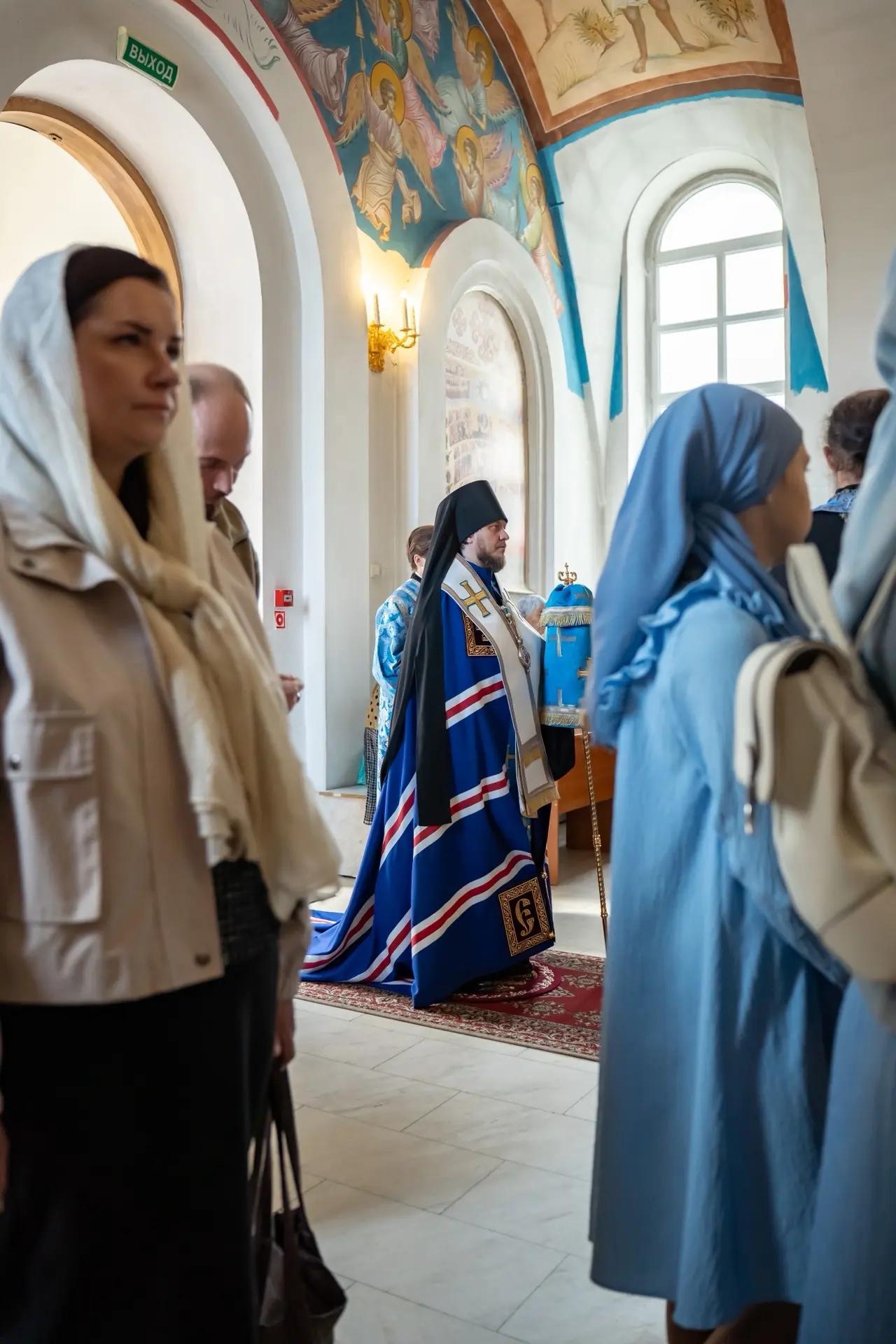 Всенощное бдение в канун Успения Пресвятой Владычицы нашей Богородицы и Приснодевы Марии с чином Погребения Плащаницы