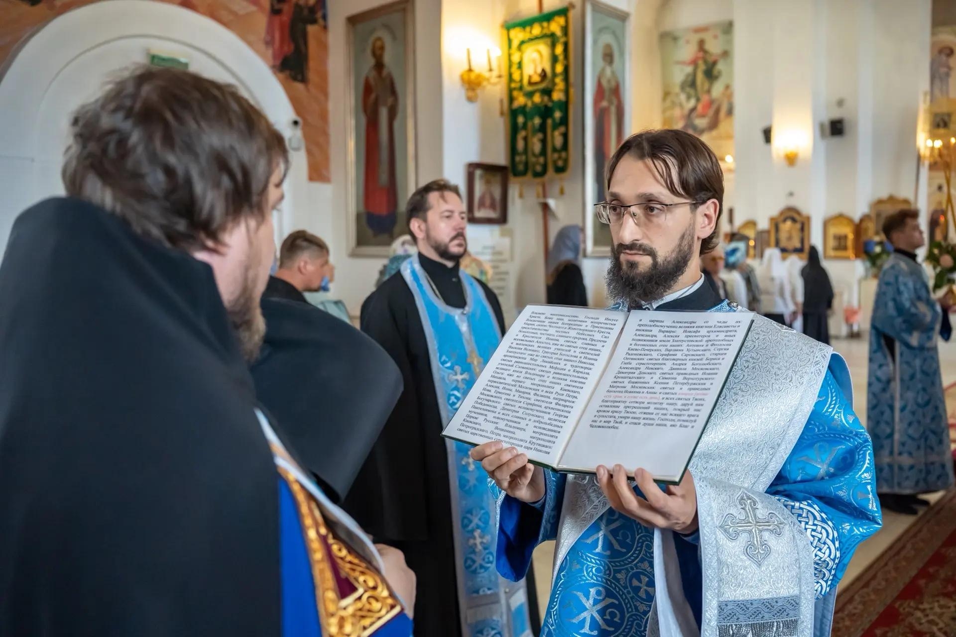 Всенощное бдение в канун Успения Пресвятой Владычицы нашей Богородицы и Приснодевы Марии с чином Погребения Плащаницы