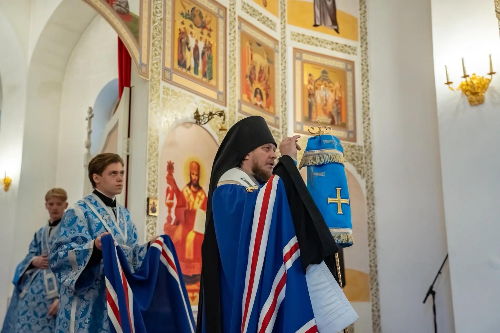 Всенощное бдение в канун Успения Пресвятой Владычицы нашей Богородицы и Приснодевы Марии с чином Погребения Плащаницы